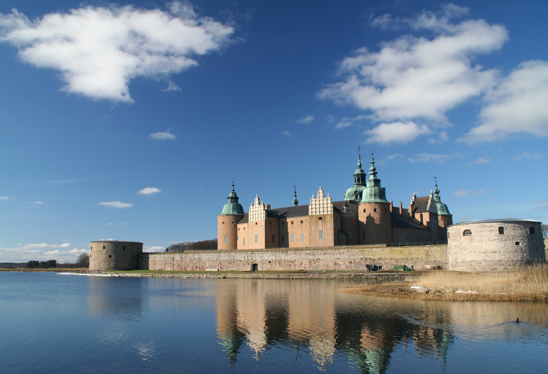 The grand Kalmar castle, founded in the 12th century and finalized during the 16th century.