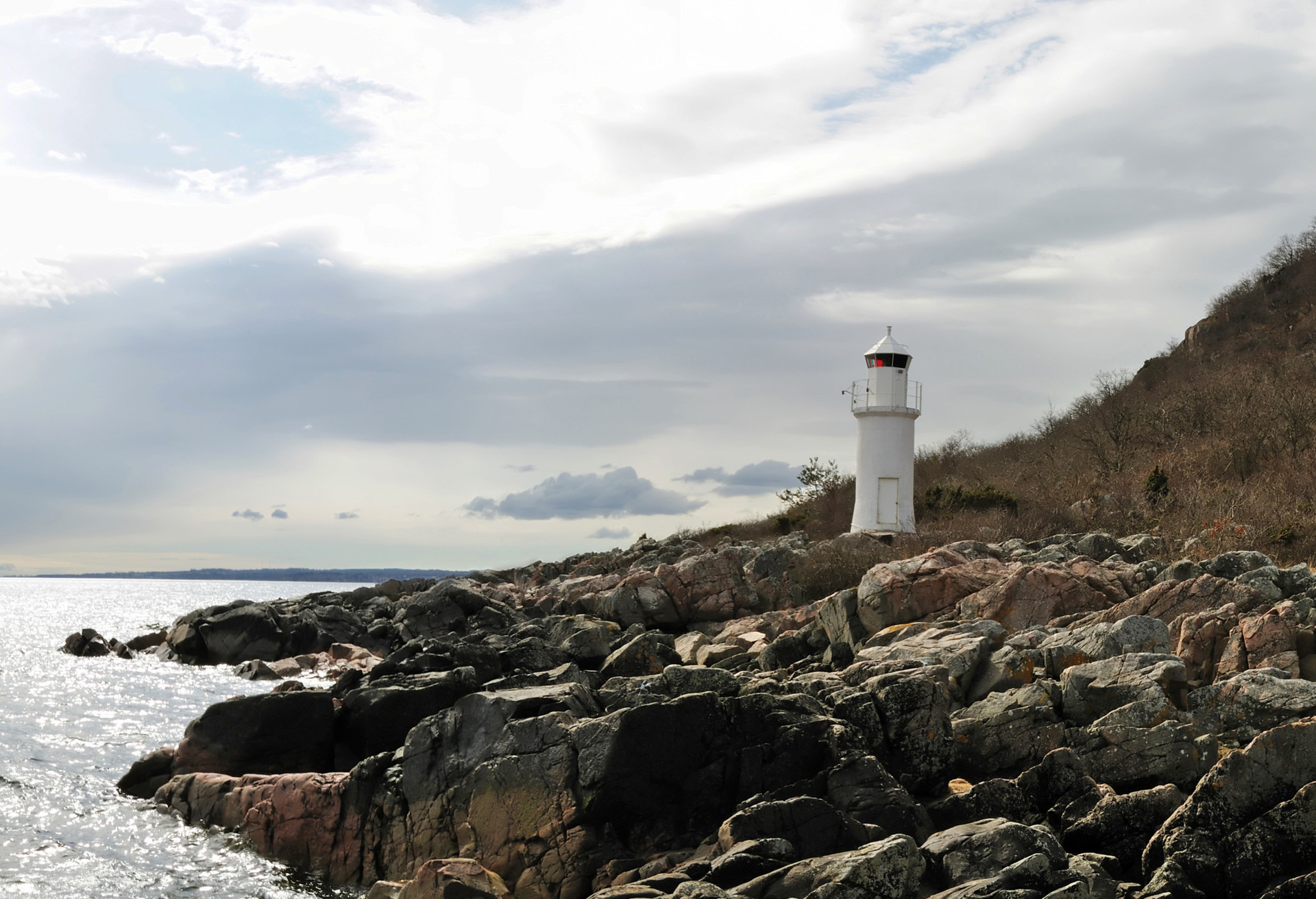 Sea landscape with lighthouse; Shutterstock ID 50773405; Purpose: Landing page; Brand (KAYAK, Momondo, Any): momondo