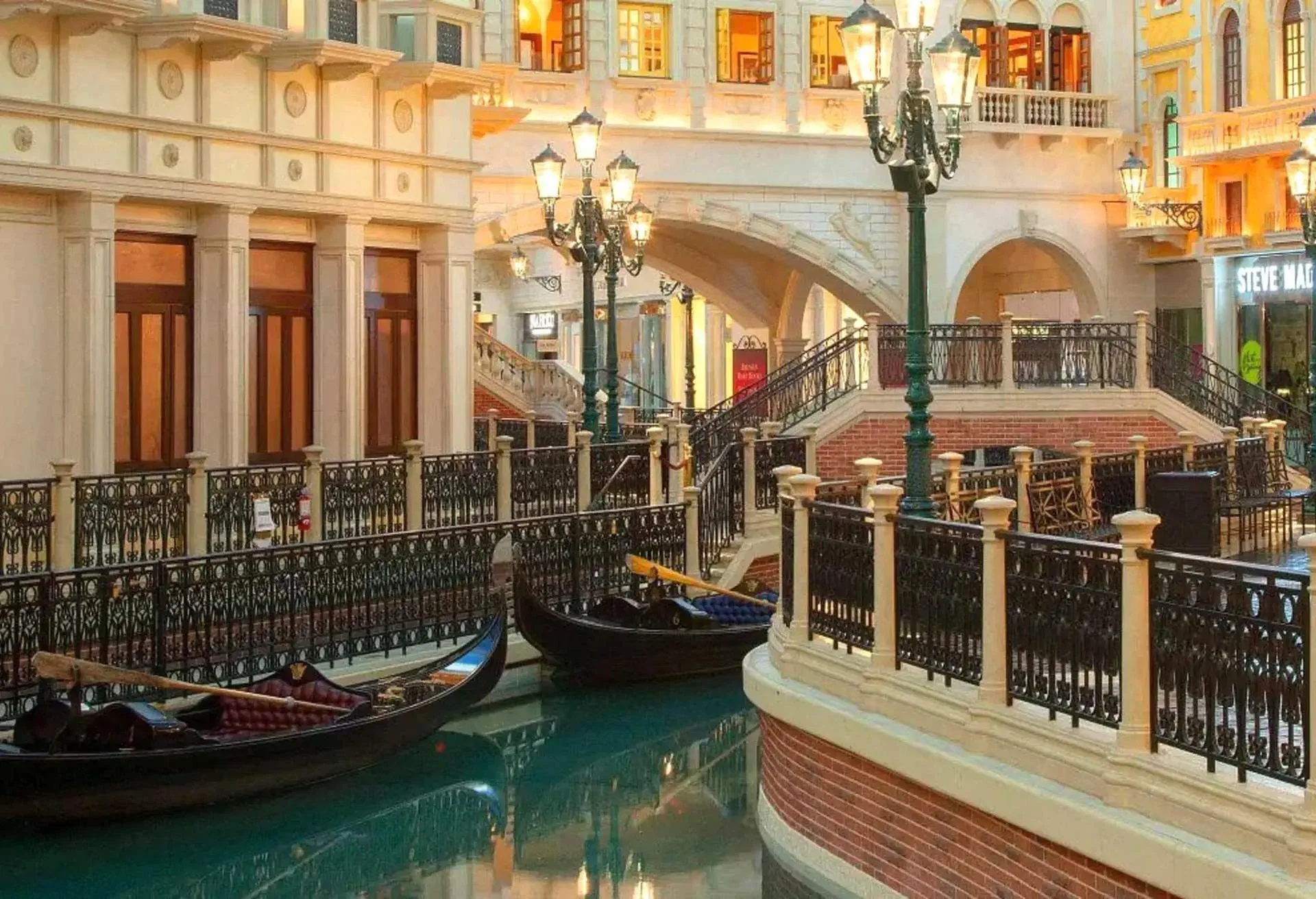 the-venetian-resort-las-vegas-leonardo