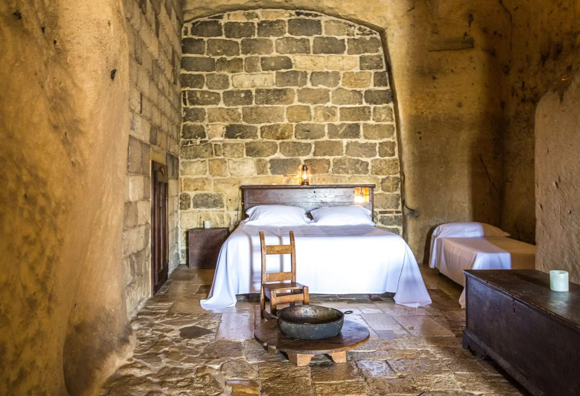italy_matera_cave-hotel