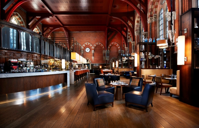 Baren i St. Pancras Renaissance Hotel, ett av Londons lyxigaste hotell