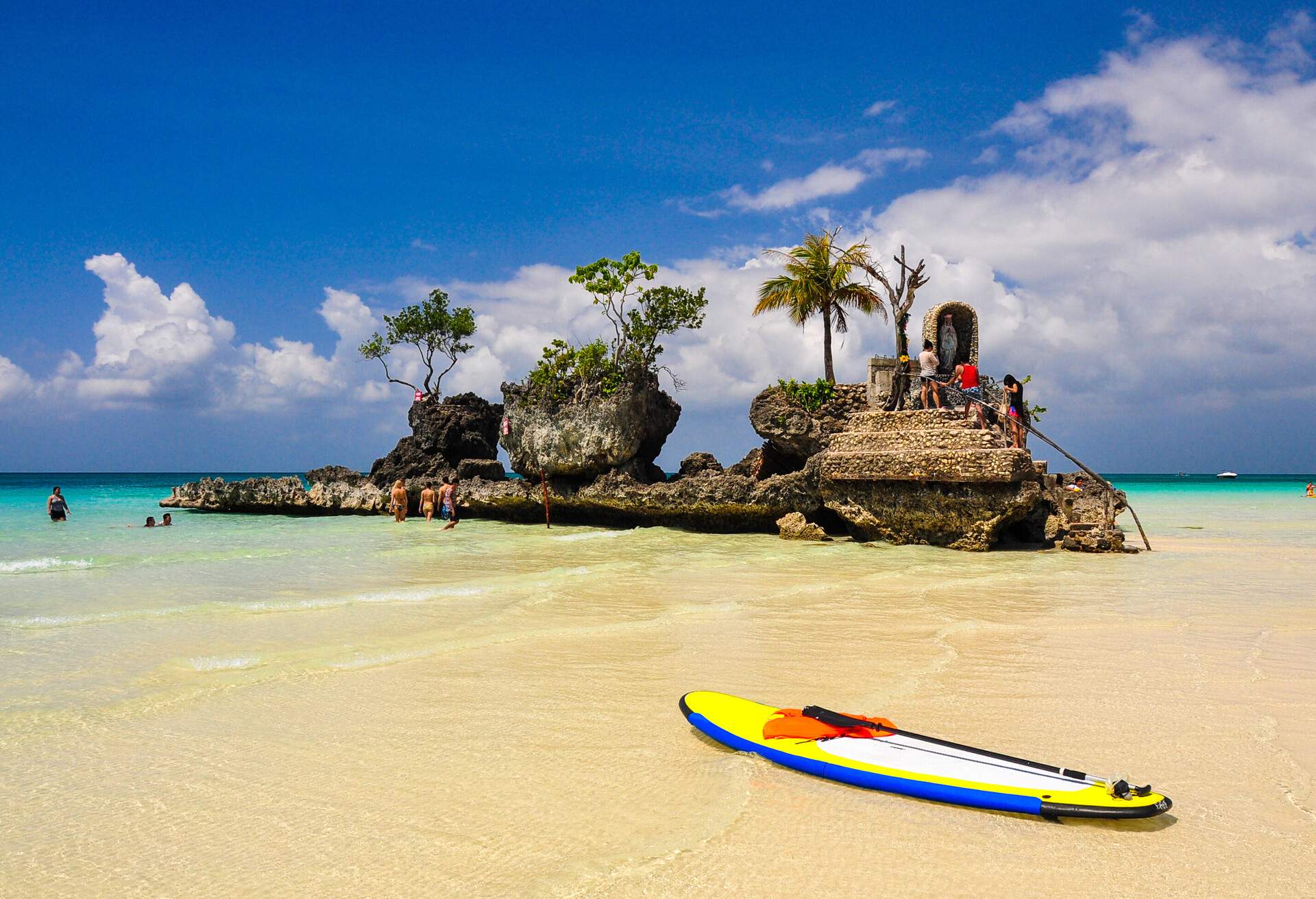 PHILIPPINES_AKLAN_BORACAY_WILLY_S-ROCK-FORMATION-WITH-COLORFUL-PADDLE-BOAT
