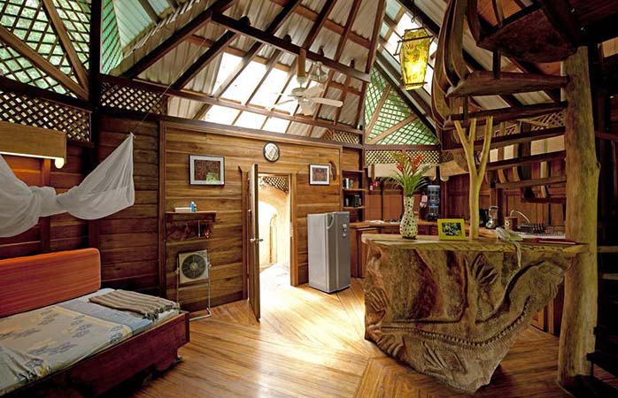 Take a break in the Tree House Lodge in Costa Rica