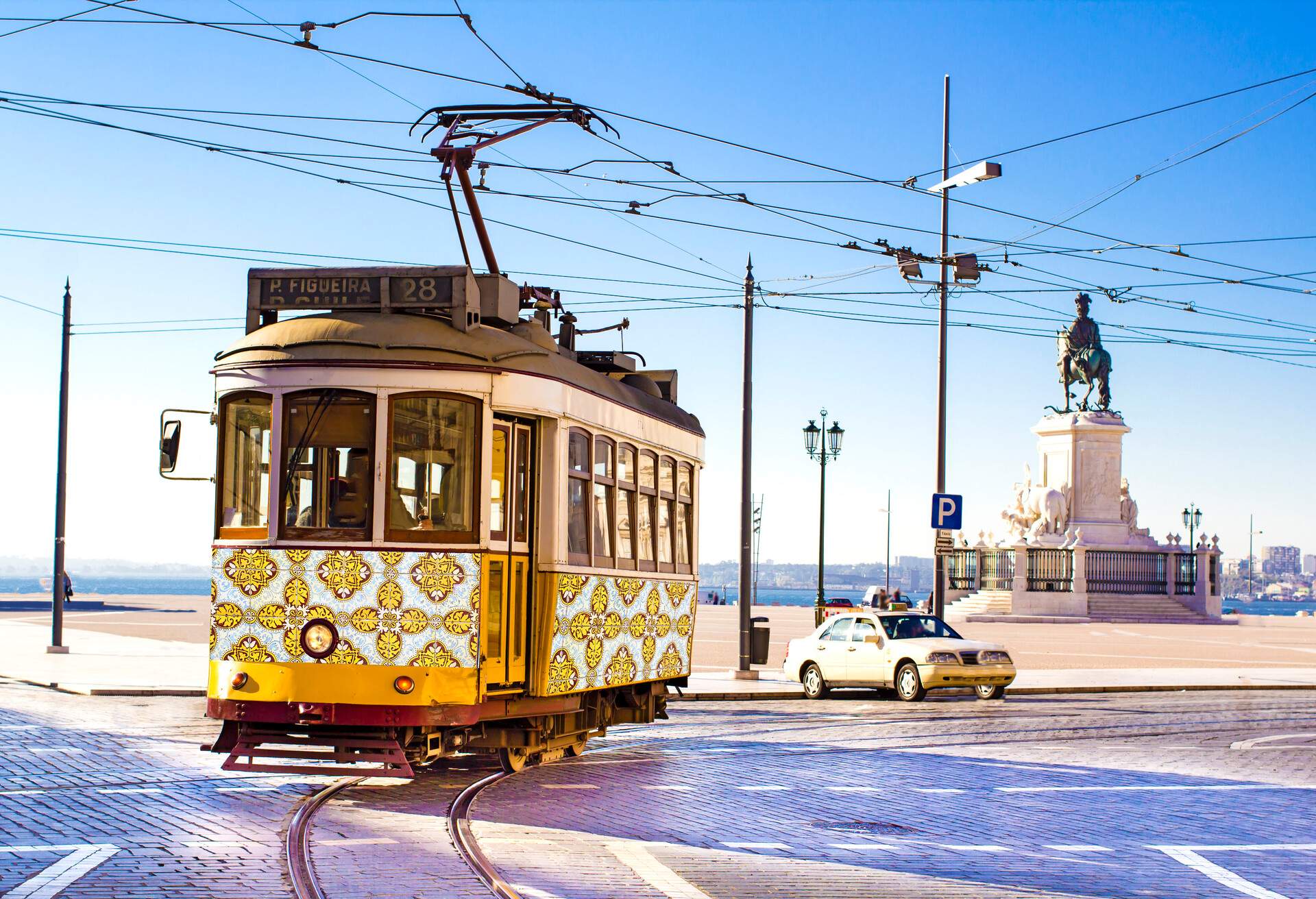 LISBON_PORTUGAL_COMMERCE-SQUARE