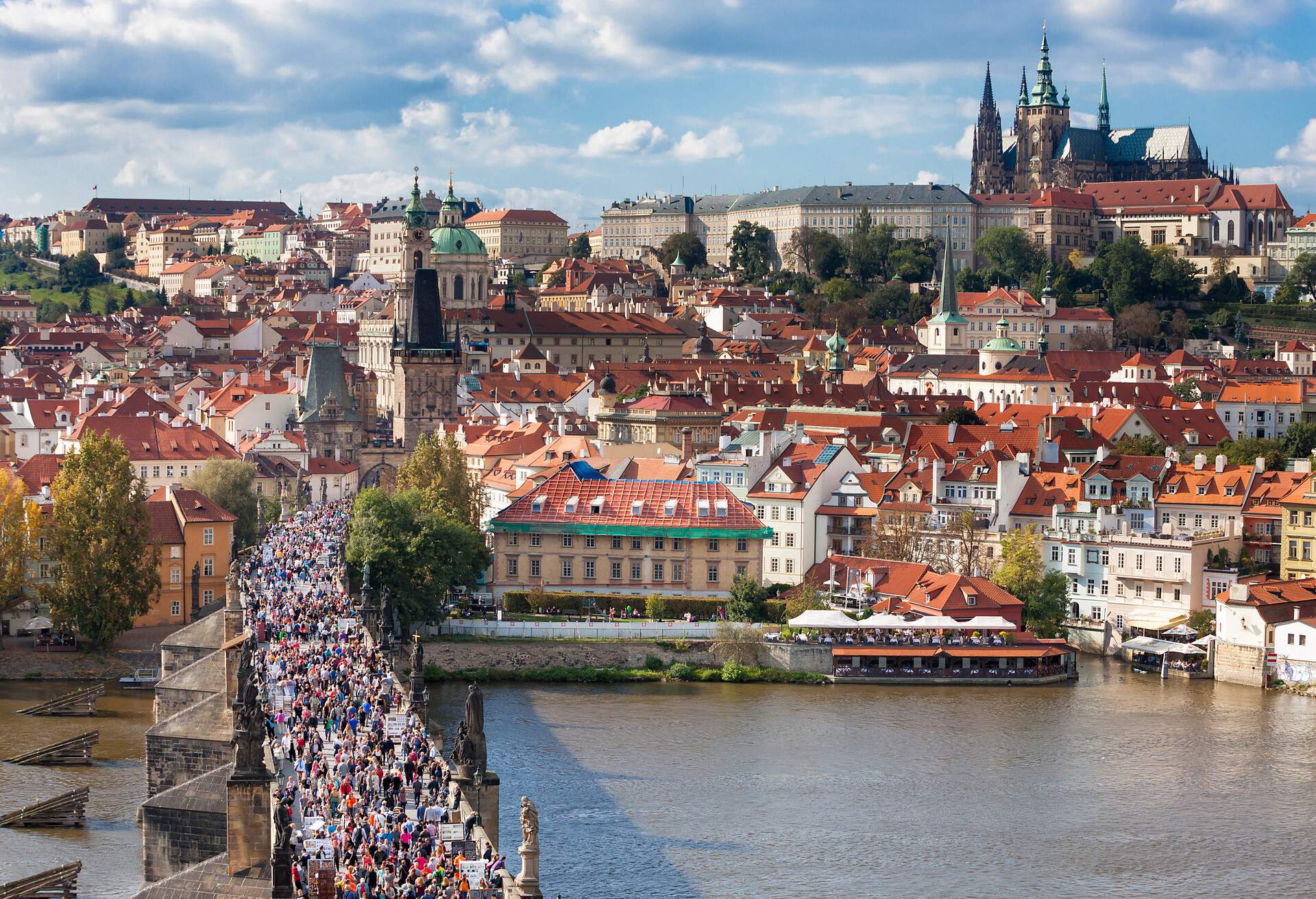 PRAGUE_CZECHIA_CHARLES-BRIDGE-CASTLE