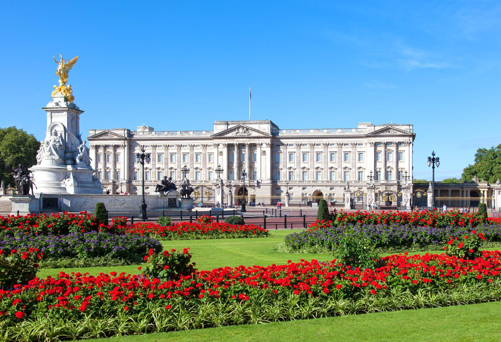 DEST_ENGLAND_LONDON_BUCKINGHAM-PALACE-shutterstock-premier_312864032.jpg