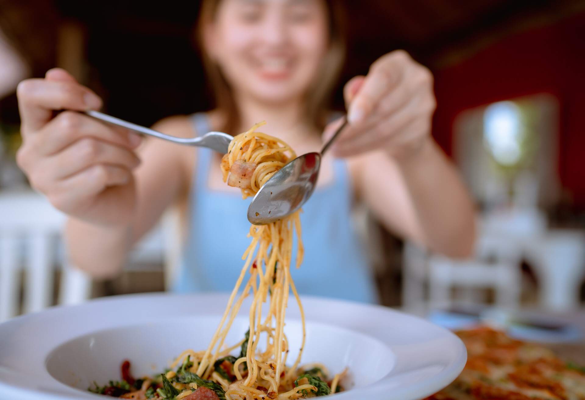 FOOD_ITALIAN_SPAGHETTI_RESTAURANT_PEOPLE_WOMAN