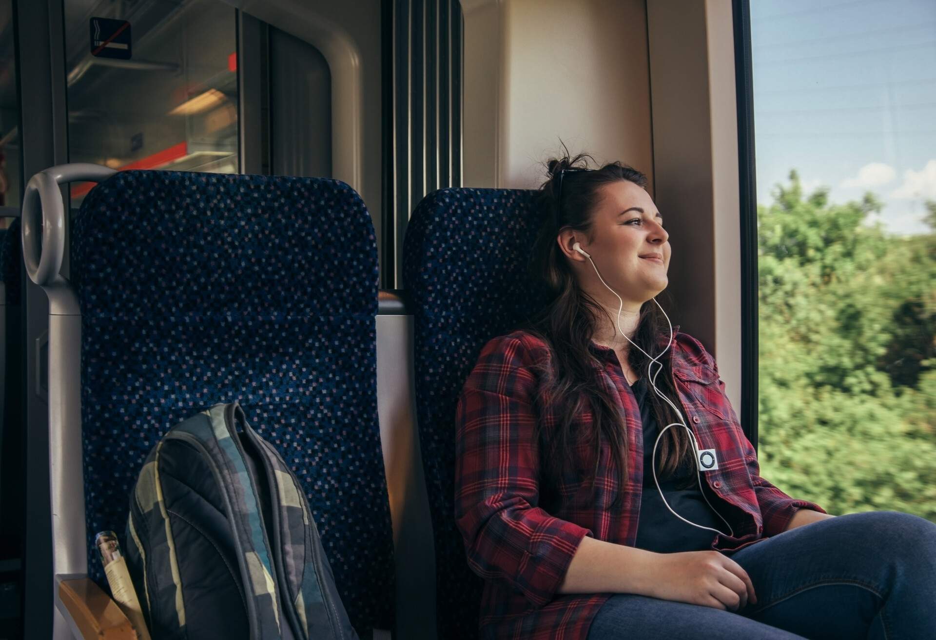 TRAIN_WOMAN_PEOPLE