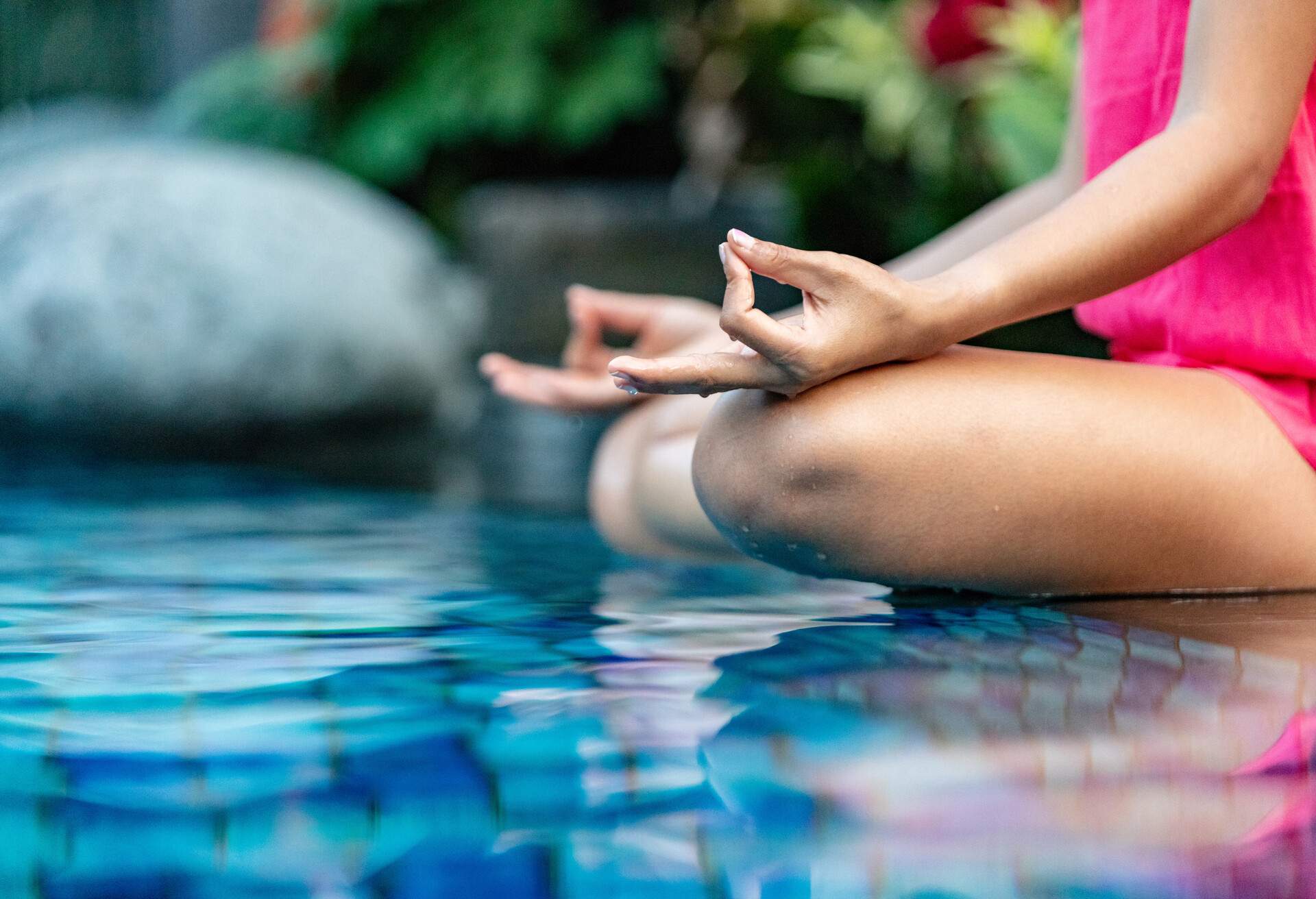 PEOPLE_WOMAN_PRACTICING_YOGA