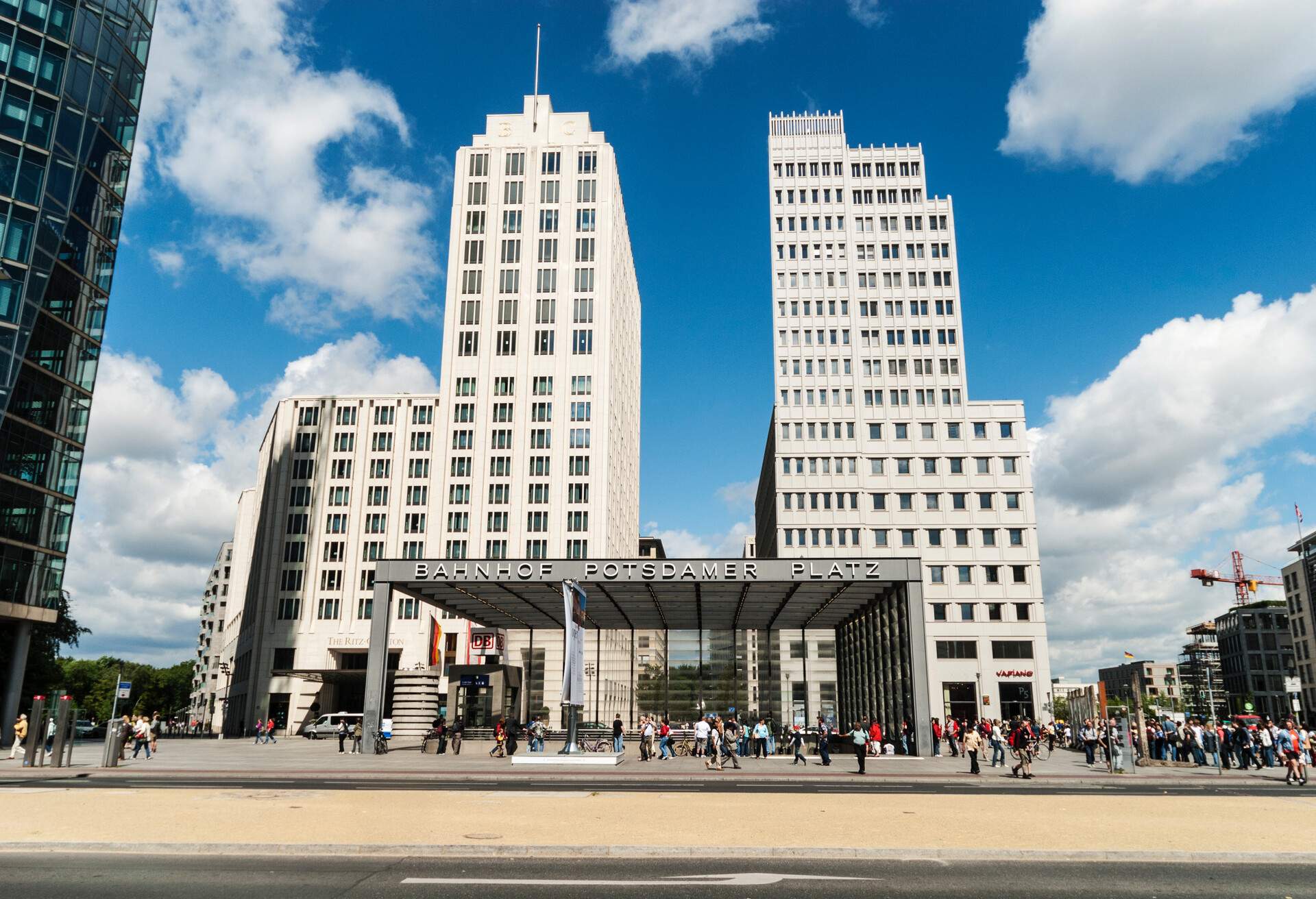 DEST_GERMANY_BERLIN_POTSDAMER_PLATZ_GettyImages-183916130