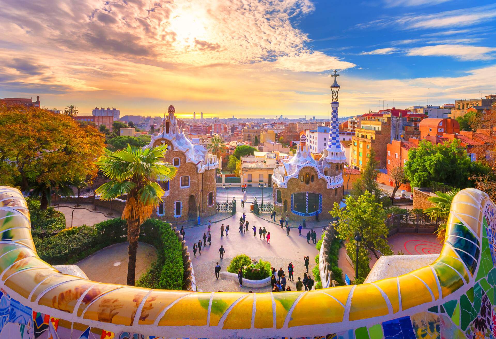 DEST_SPAIN_BARCELONA_PARC-GUELL_GAUDI_GettyImages-1137803766