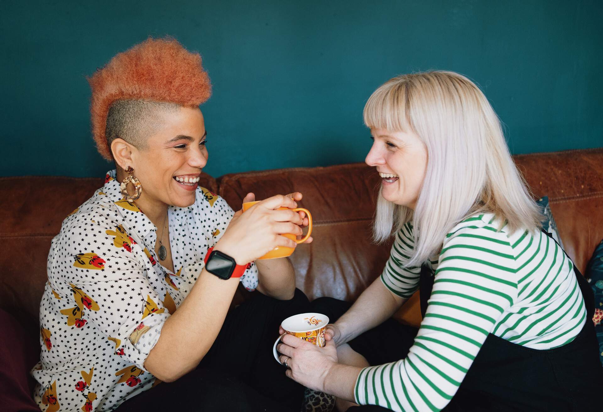 THEME_PEOPLE_FRIENDS_DRINKING_TEA_GettyImages-1312297184