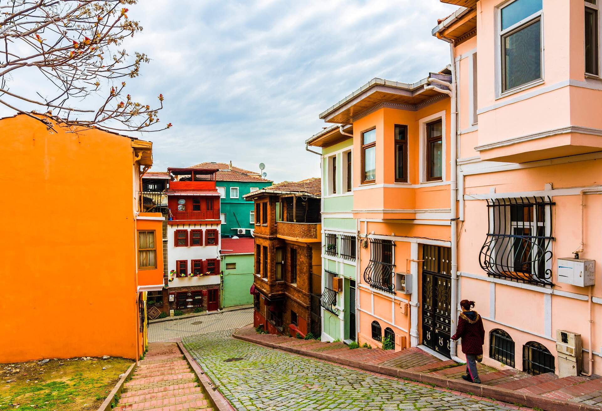 dest_turkey_balat_istanbul_coloured-houses_shutterstock_1266537910_universal_within-usage-period_80507