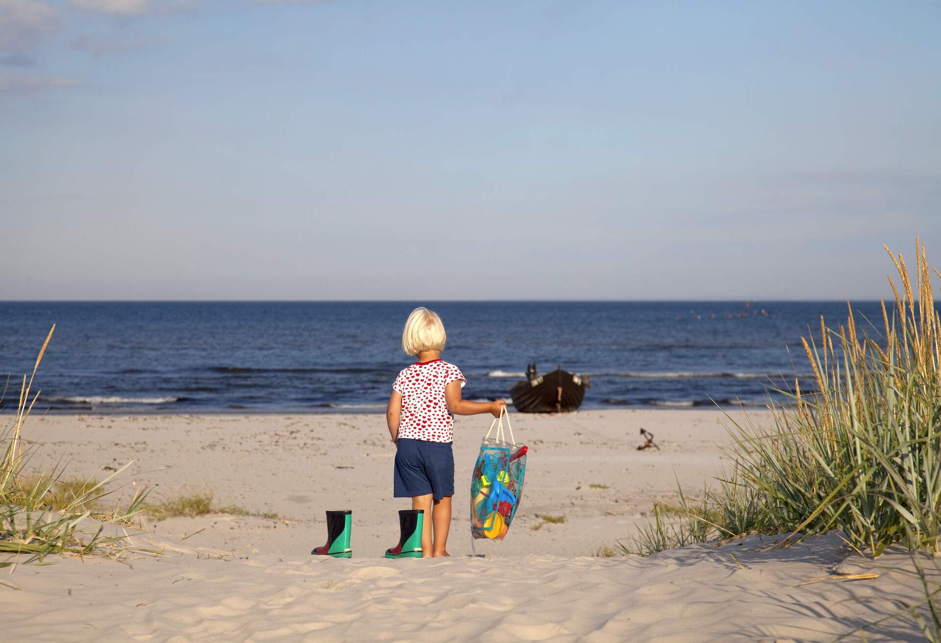 DEST_SWEDEN_SKANE_SANDHAMMAREN_THEME_BEACH_shutterstock_40194574