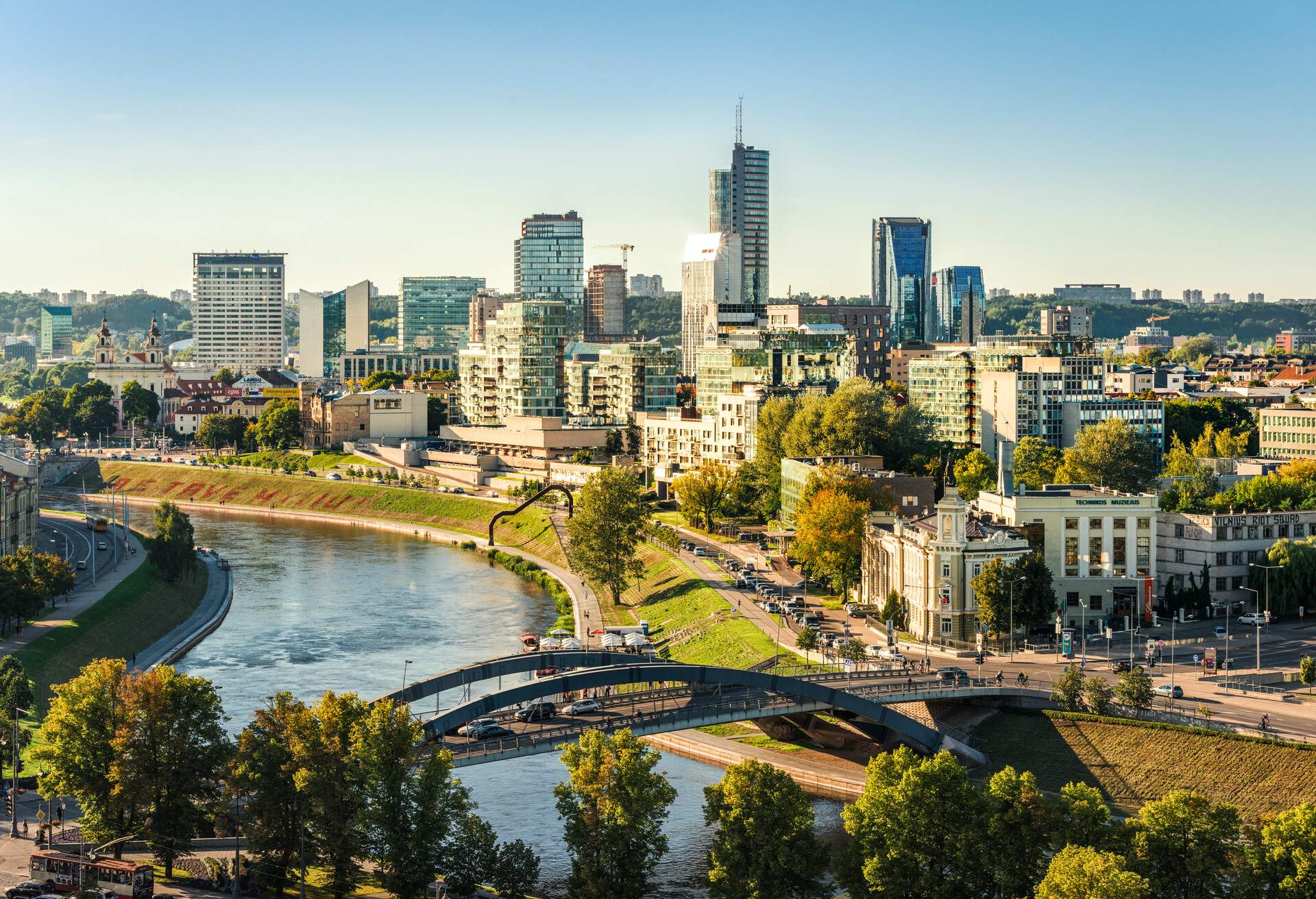 DEST_LITHUANIA_VILNIUS_NERIS-RIVER_EUROPA-TOWER_GettyImages-707452627