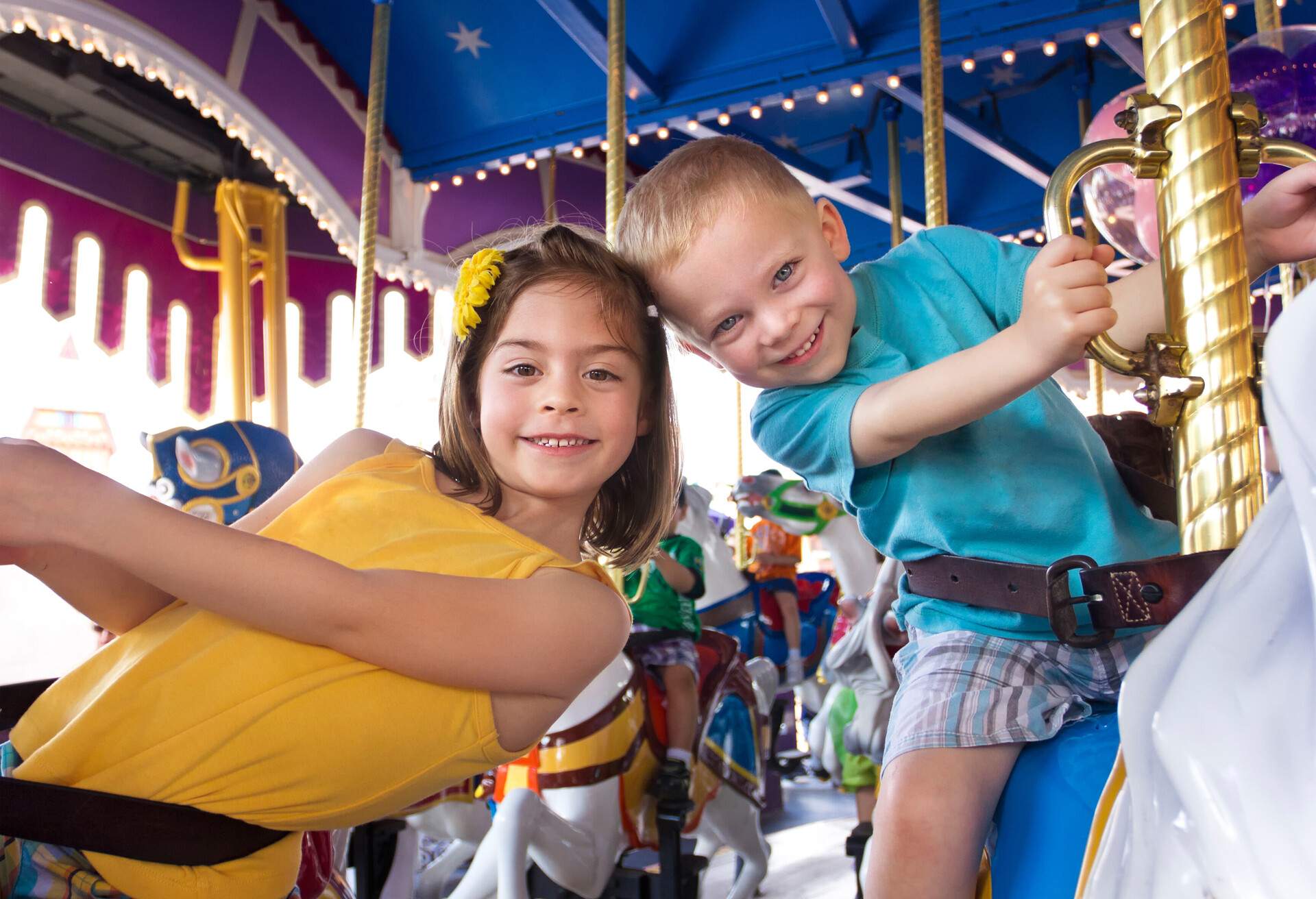 THEME_PEOPLE_KIDS-AT-A-CAROUSEL_GettyImages-151655247