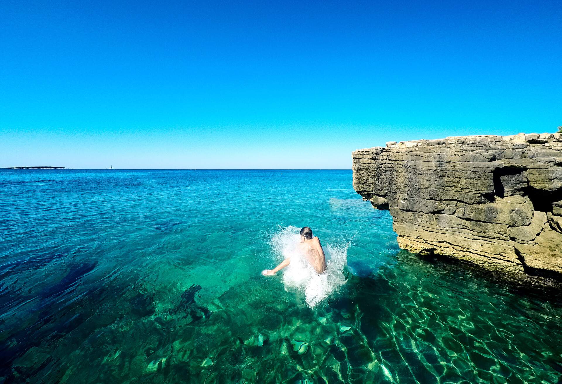 DEST_CROATIA_MEDULIN_THEME_PEOPLE_SWIM-GettyImages-898335922