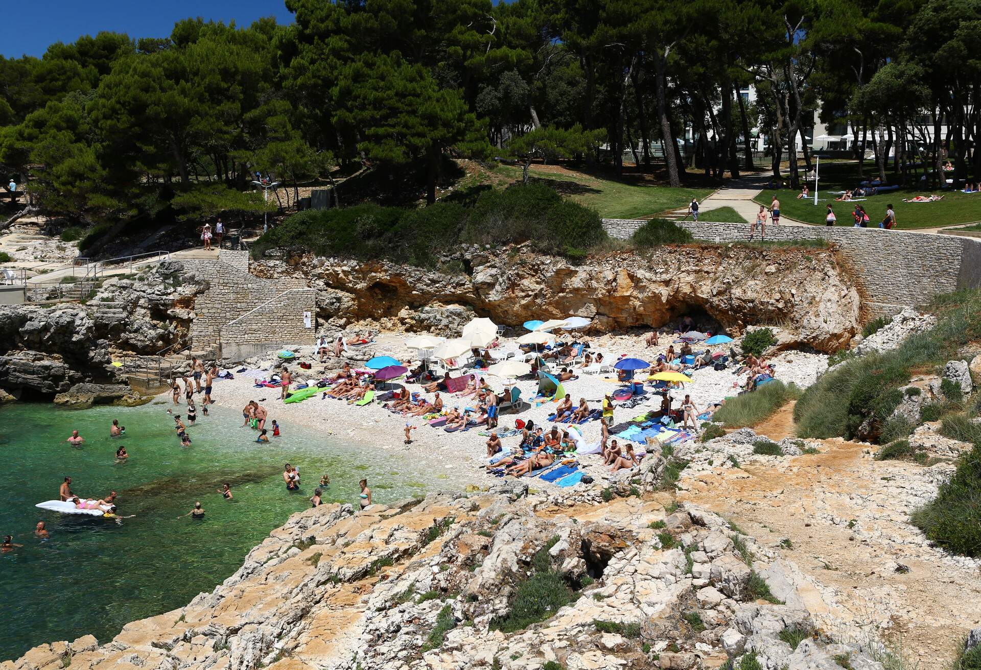 DEST_CROATIA_PULA_HAWAII-BEACH-GettyImages-1005900140