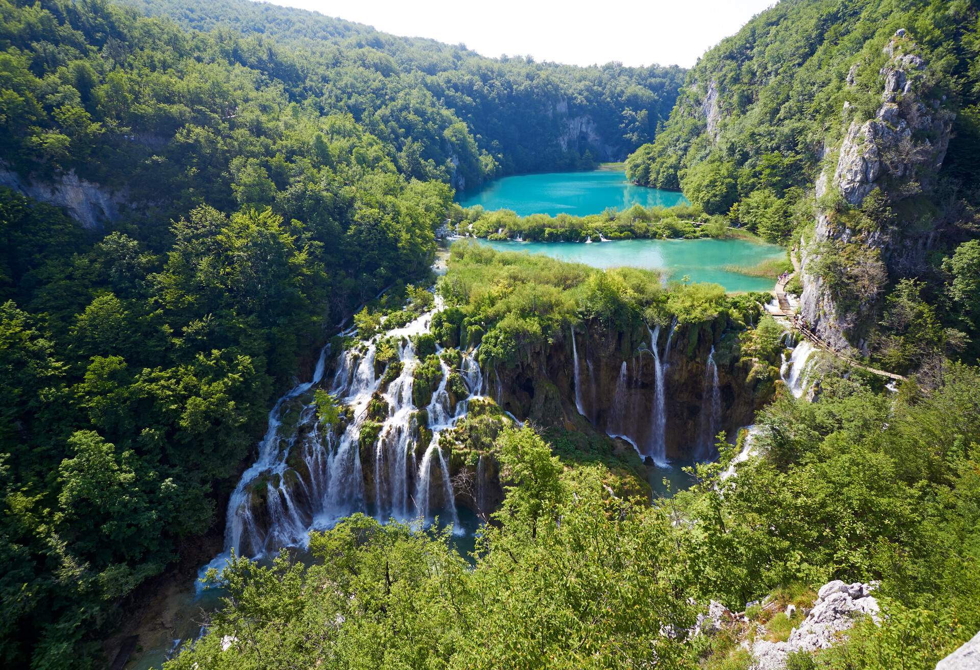 DEST_CROATIA_Plitvice-Lakes-National-Park_THEME_NATURE_GettyImages-475221432