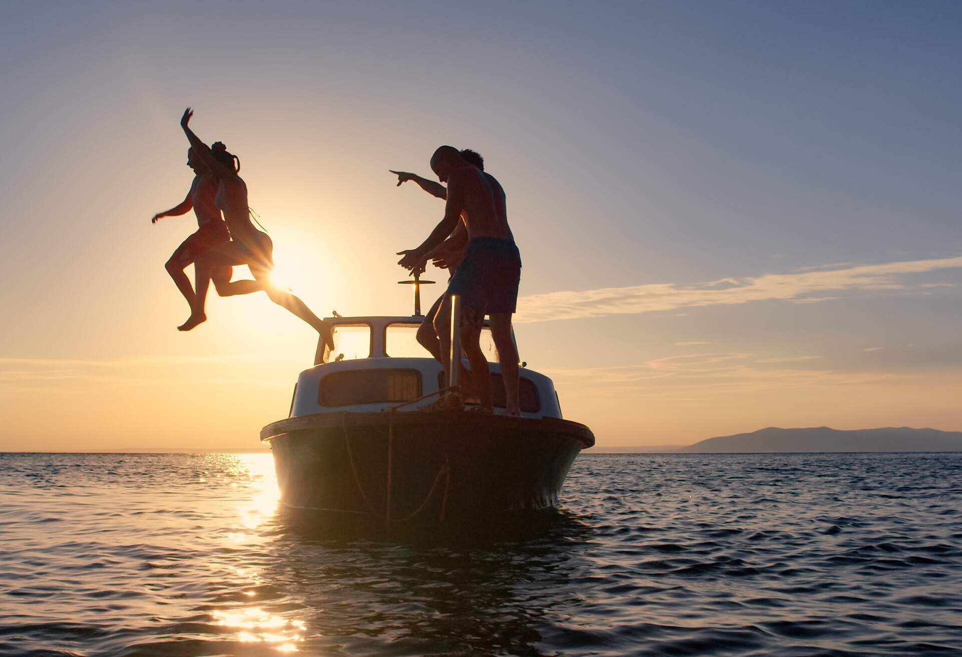 DEST_CROATIA_THEME_PEOPLE_DIVING-INTO-THE-WATER_GettyImages-686947588