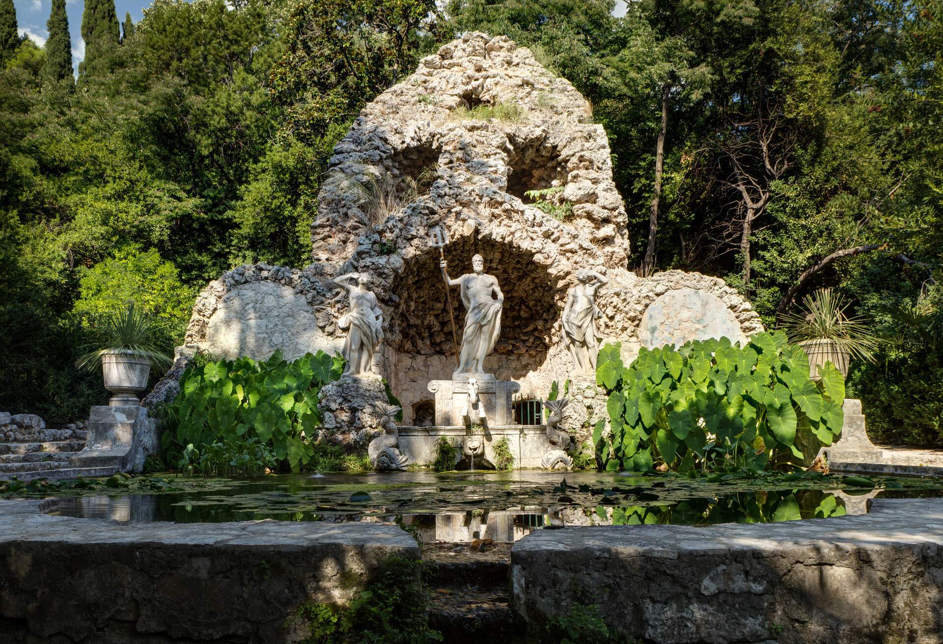 DEST_CROATIA_TRSTENO_NEPTUNES-FOUNTAIN-GettyImages-584417037