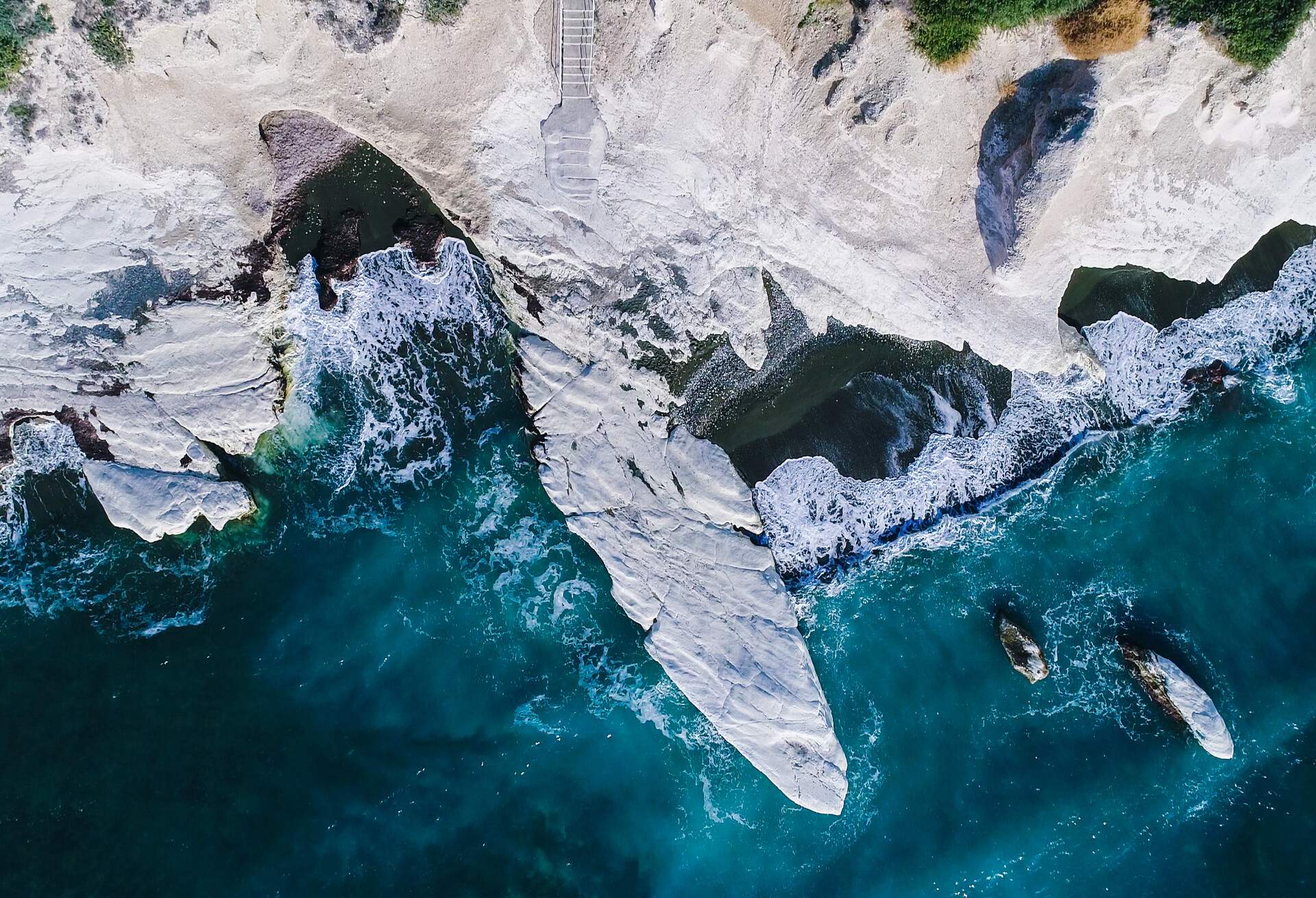 DEST_CYPRUS_LARNACA_GOVERNORS BEACH CAVE_shutterstock-portfolio_790667035