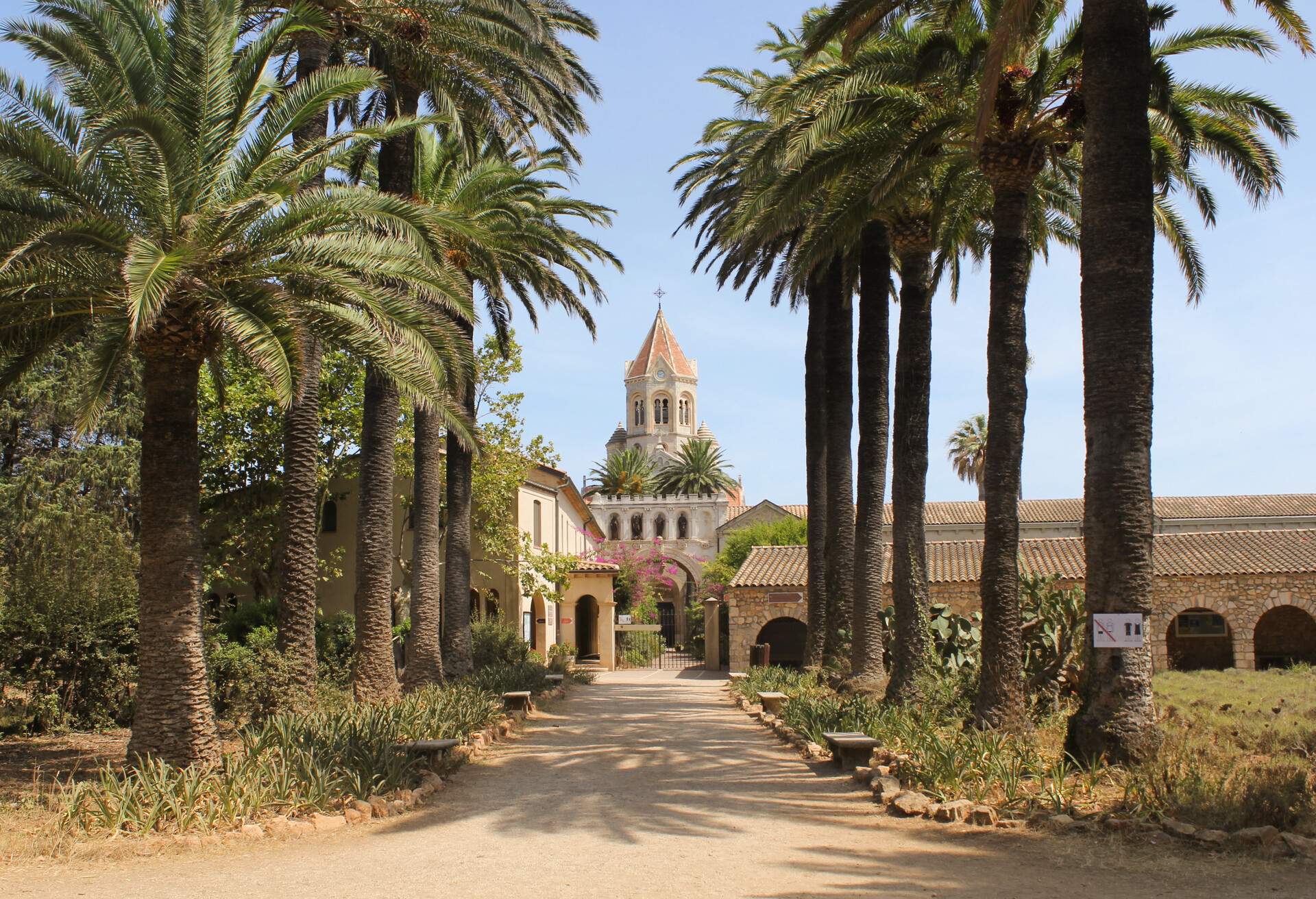 DEST_FRANCE_ST-HONORE-ISLAND_CISTERCIAN-MONASTERY-GettyImages-864591716