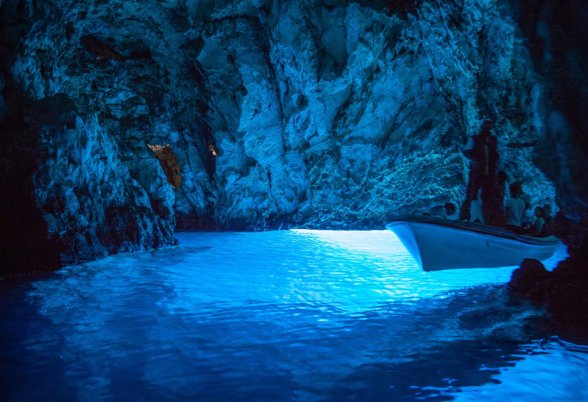 DEST_CROATIA_BISEVO_blue grotto_GettyImages-878768858