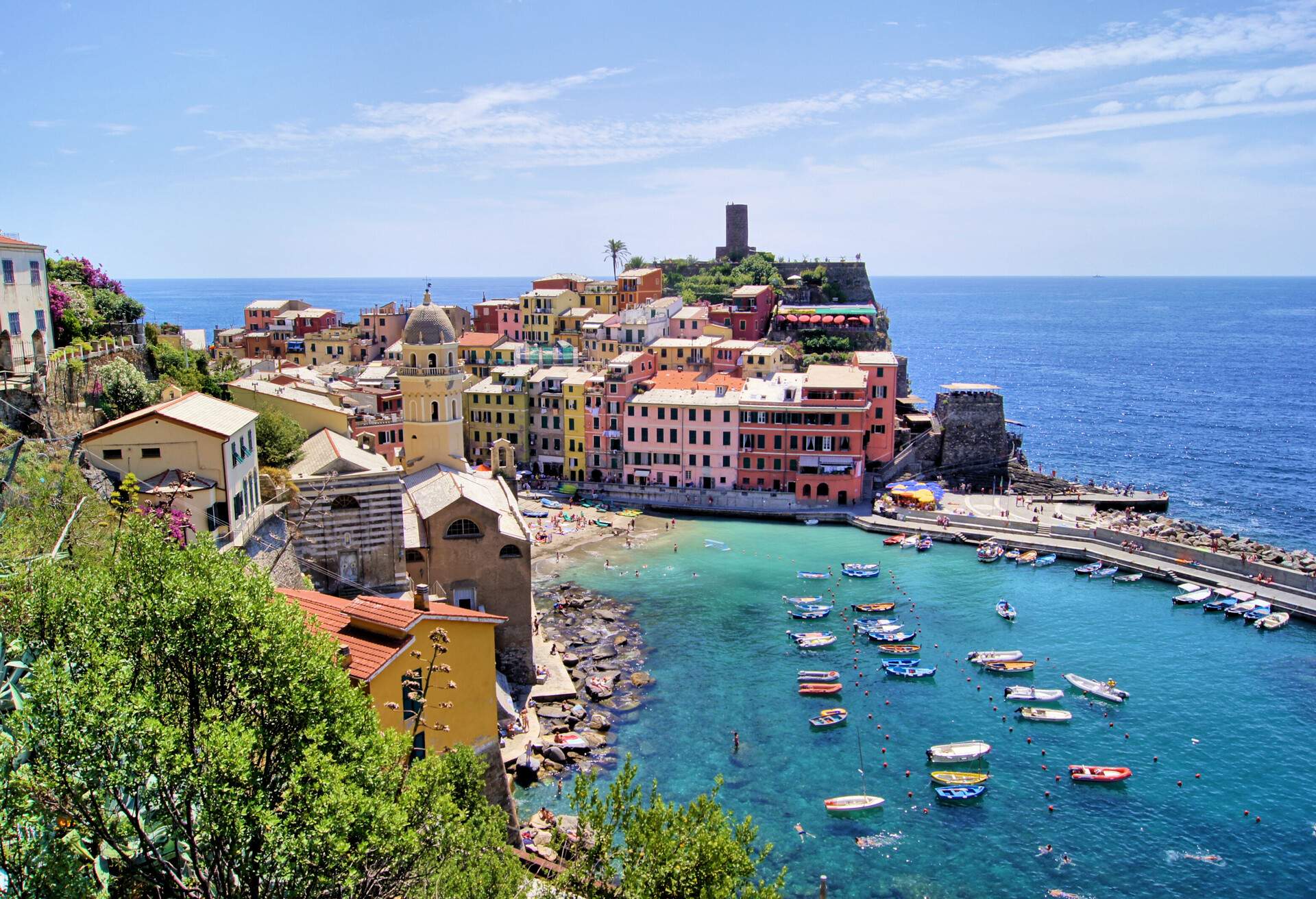 DEST_ITALY_LIGURIA_CINQUE TERRE_GettyImages-177369534