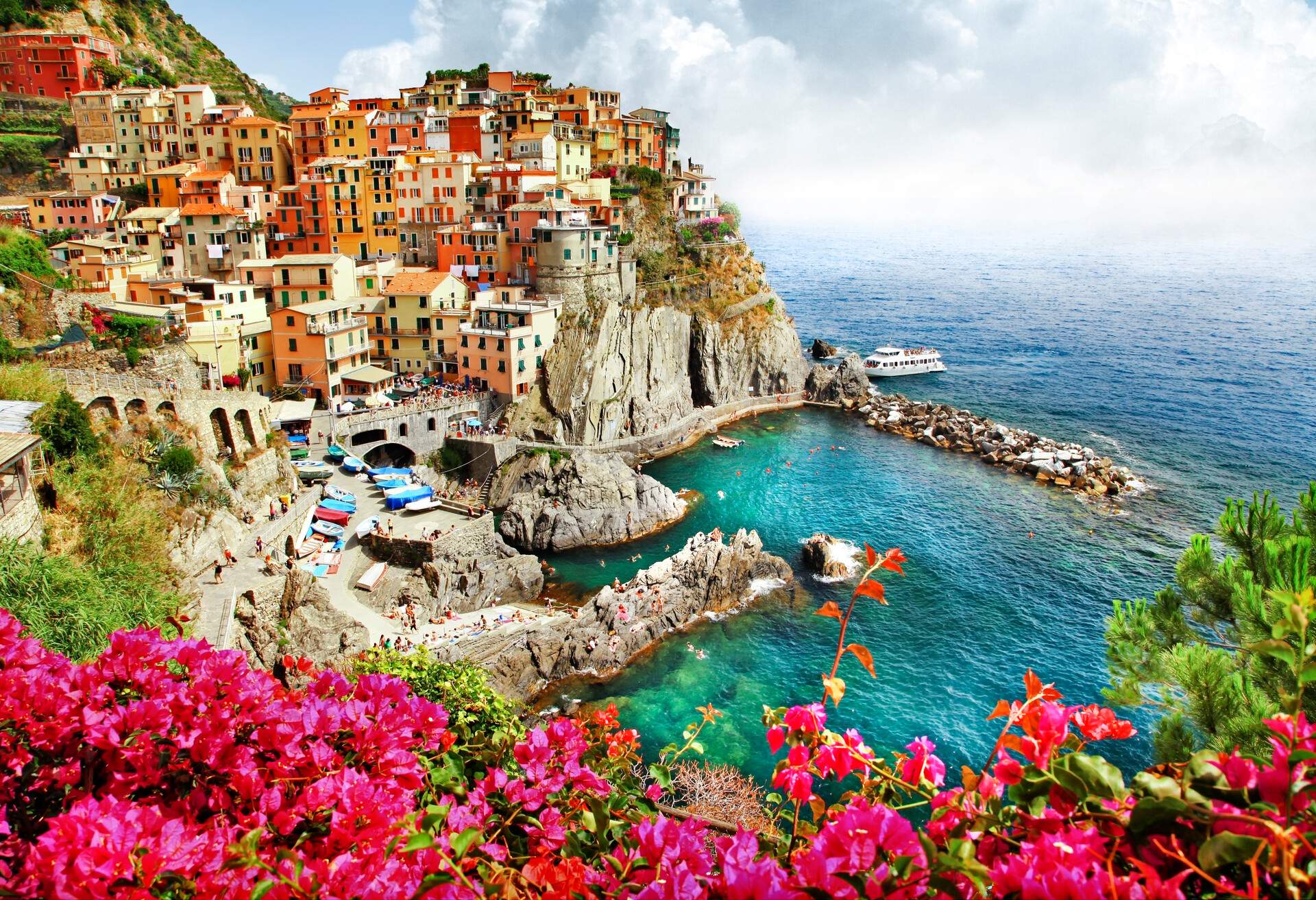 DEST_ITALY_MANAROLA_CINQUE TERRE_GettyImages-535007421