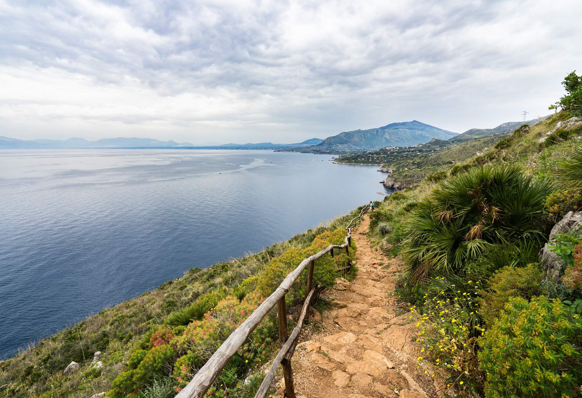 DEST_ITALY_SICILIA_CASTELLAMMARE-DEL-GOLFO_ZINGARO-NATURE-RESERVE_shutterstock-premier_1253573755