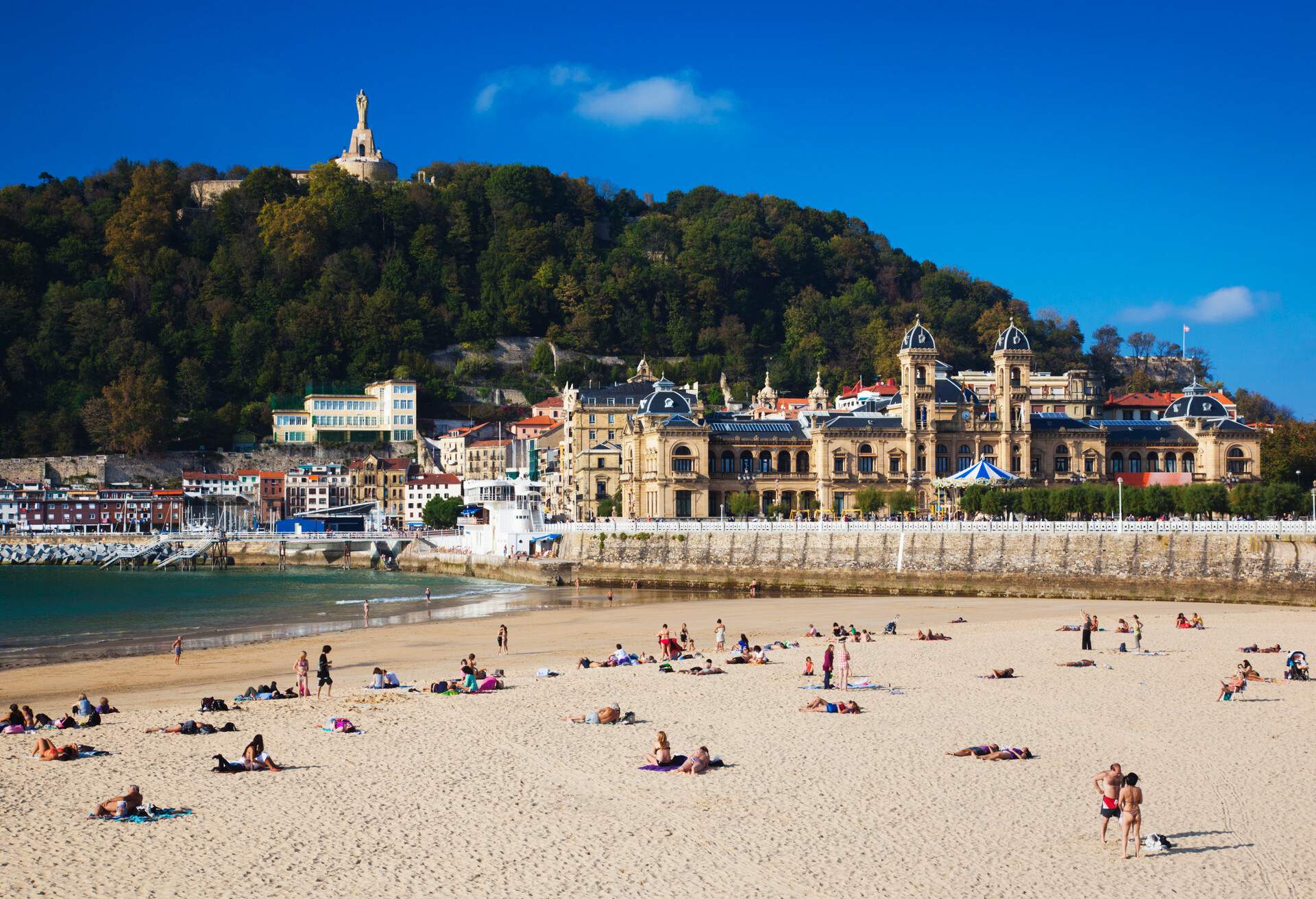 DEST_SPAIN_SAN_SEBASTIAN_LA_CONCHA_GettyImages-138342773.jpg.crdownload