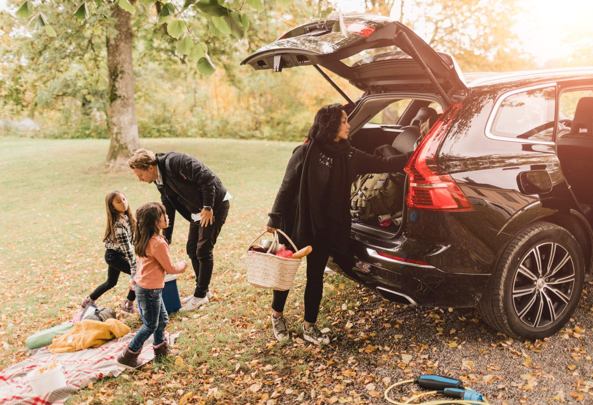 DEST_SWEDEN_THEME_FAMILY_CAR_GettyImages-1252668590