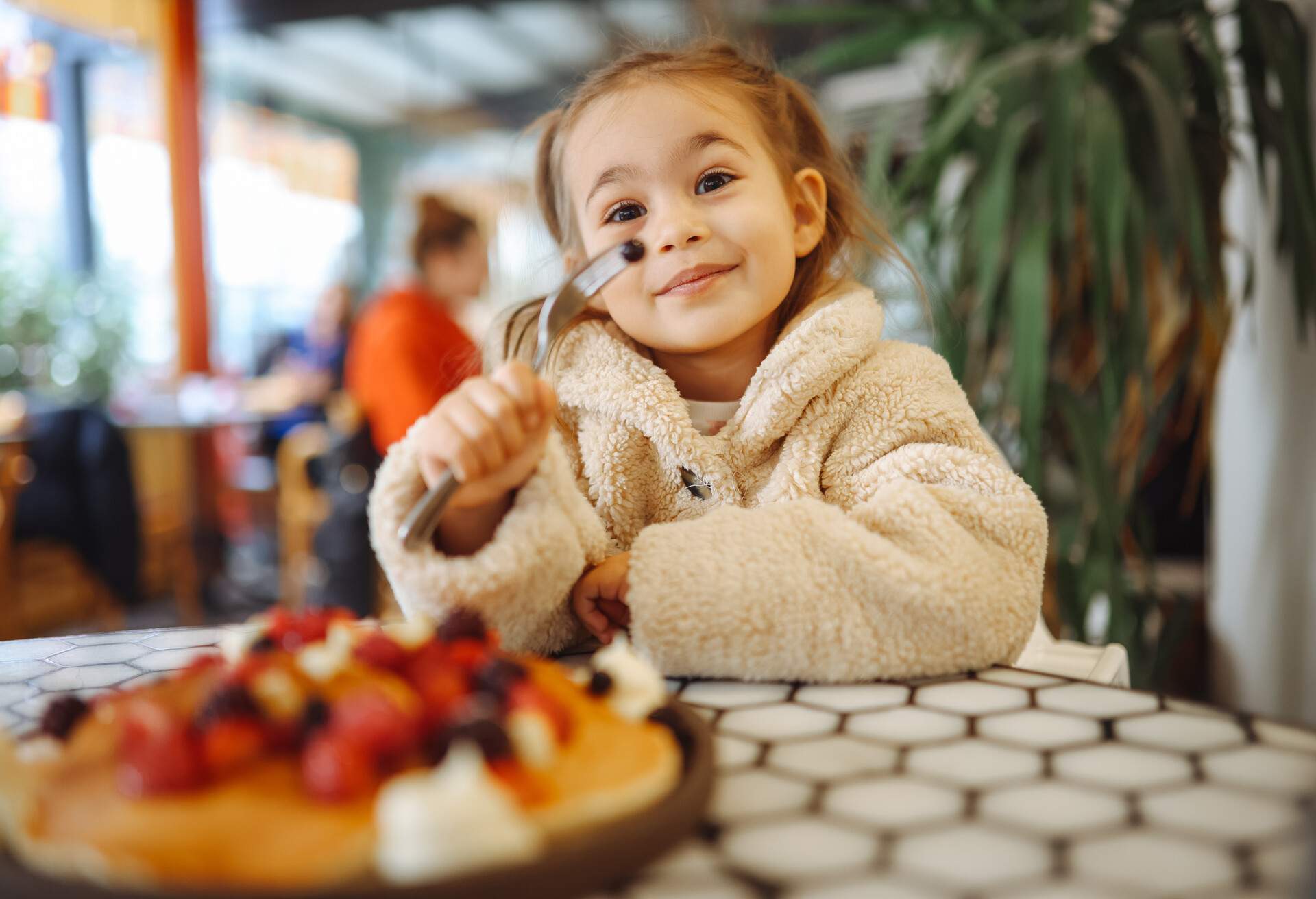 THEME_CHILD_FOOD_PANCAKES_CREPES_GettyImages-1357186413