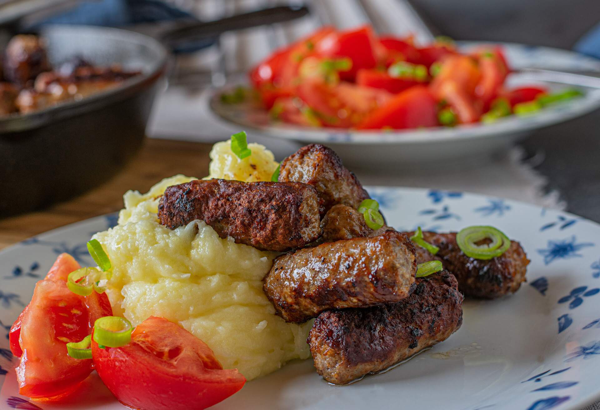 THEME_CROATIAN-CUISINE_FOOD_MEAL_CEVAPCICI-GettyImages-1335910580