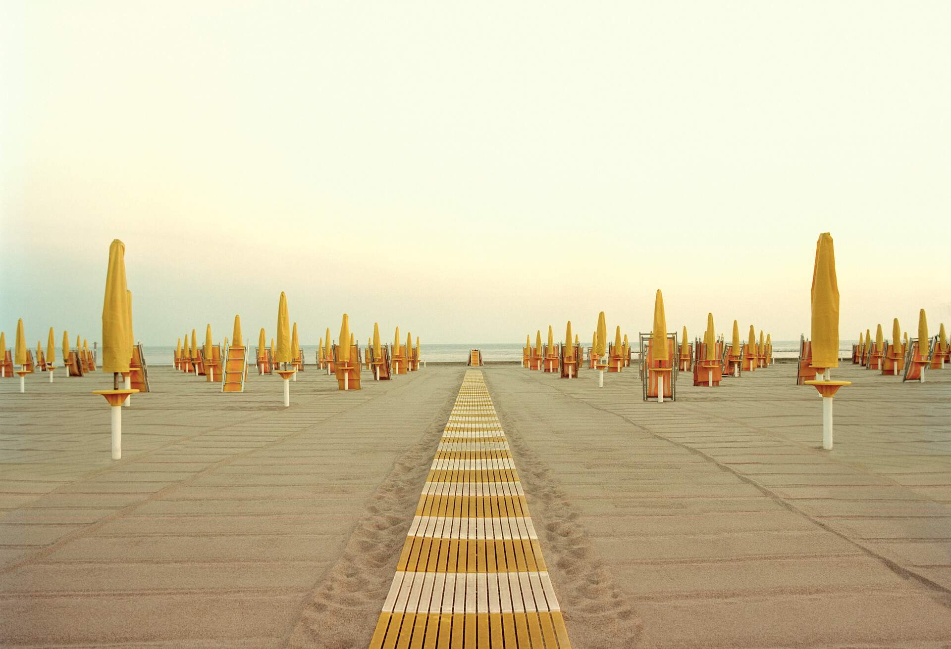 DEST_ITALY_LIDO-DI-OSTIA_BEACH_GettyImages-200069988-001