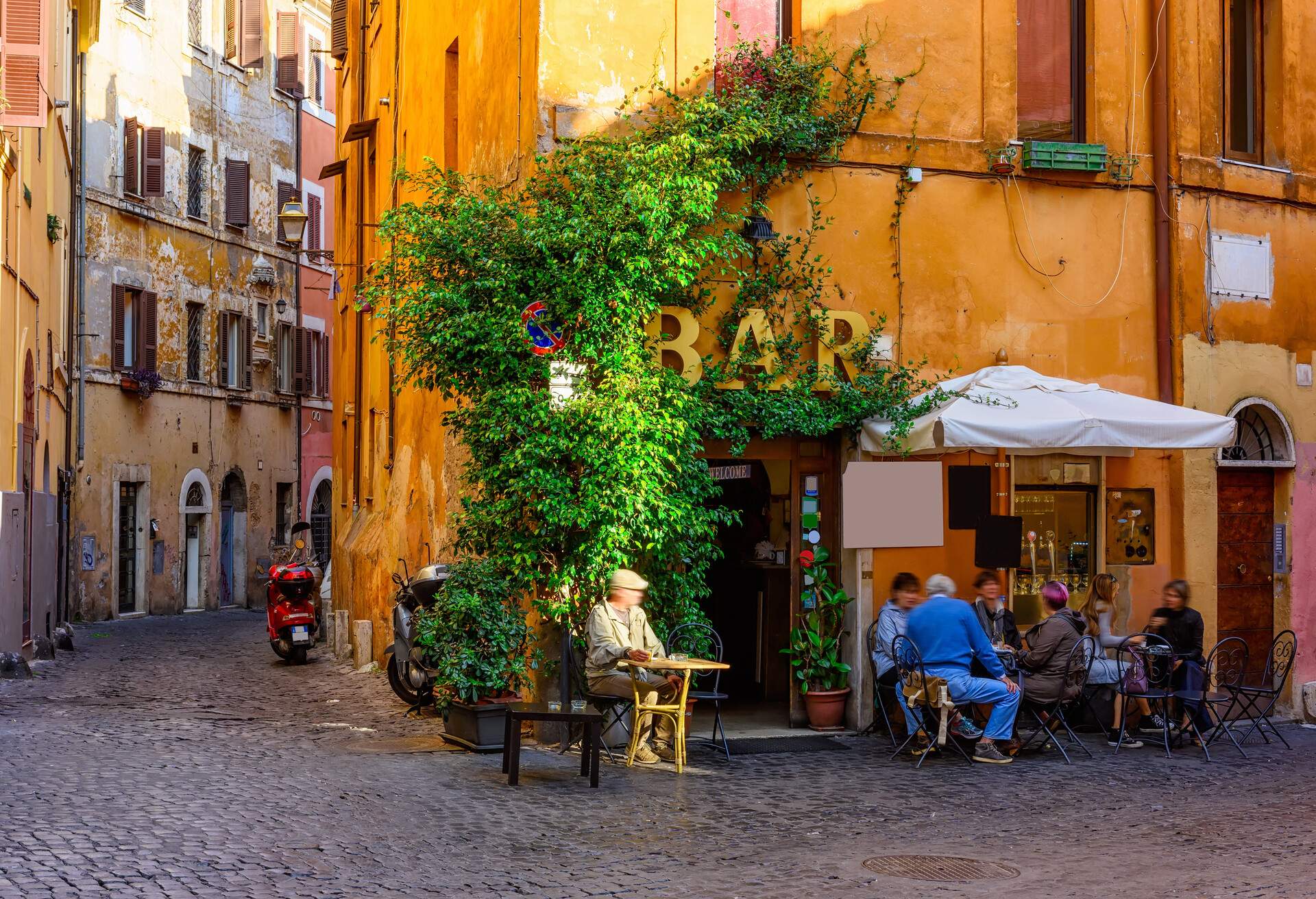 DEST_ITALY_ROME_TRASTEVERE_shutterstock-portfolio_676279021