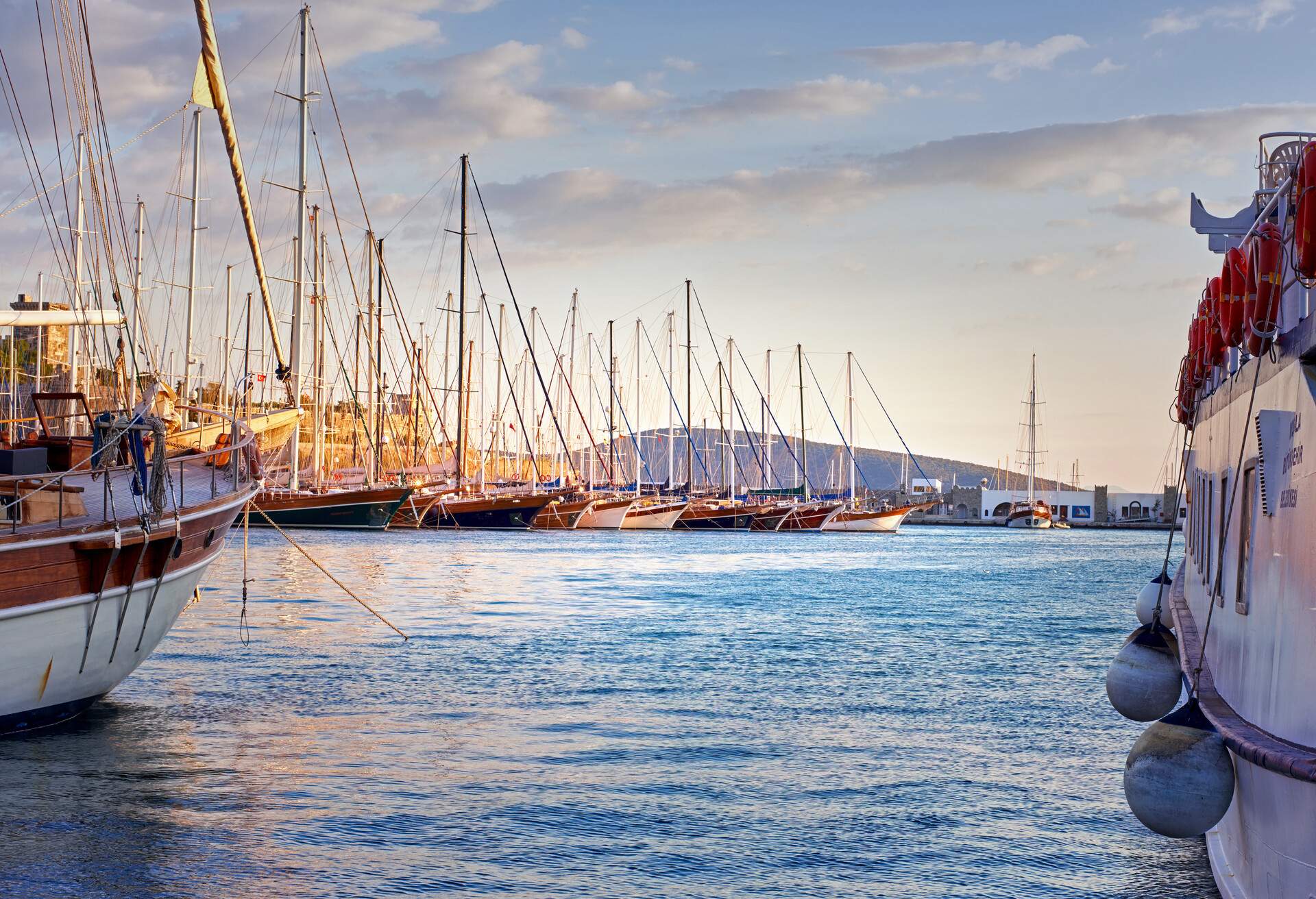 DEST_TURKEY_BODRUM_BODRUM-WHARF_GettyImages-488254098