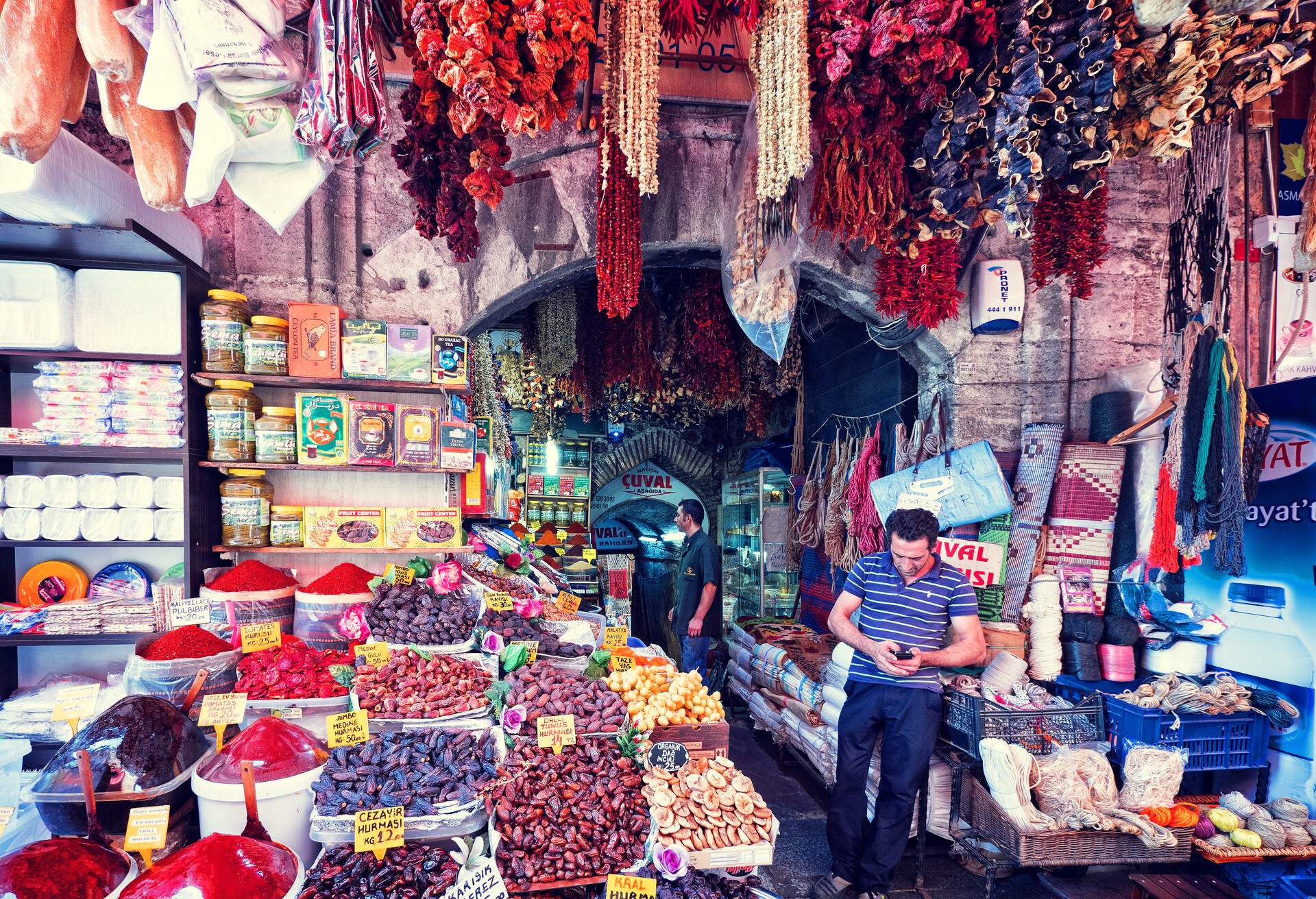 DEST_TURKEY_ISTANBUL_SPICE BAZAAR_The Spice Bazaar in Istanbul, Turkey_GettyImages-624930732