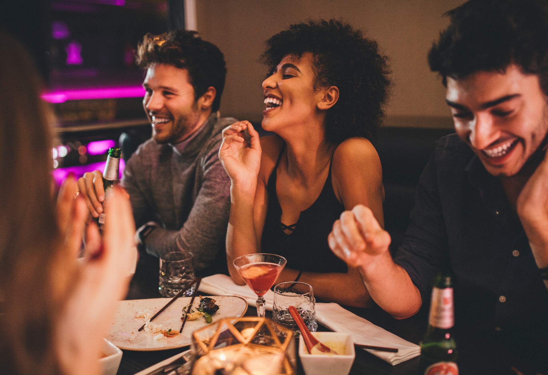 THEME_Friends_Eating_Laughing_GettyImages-627873424