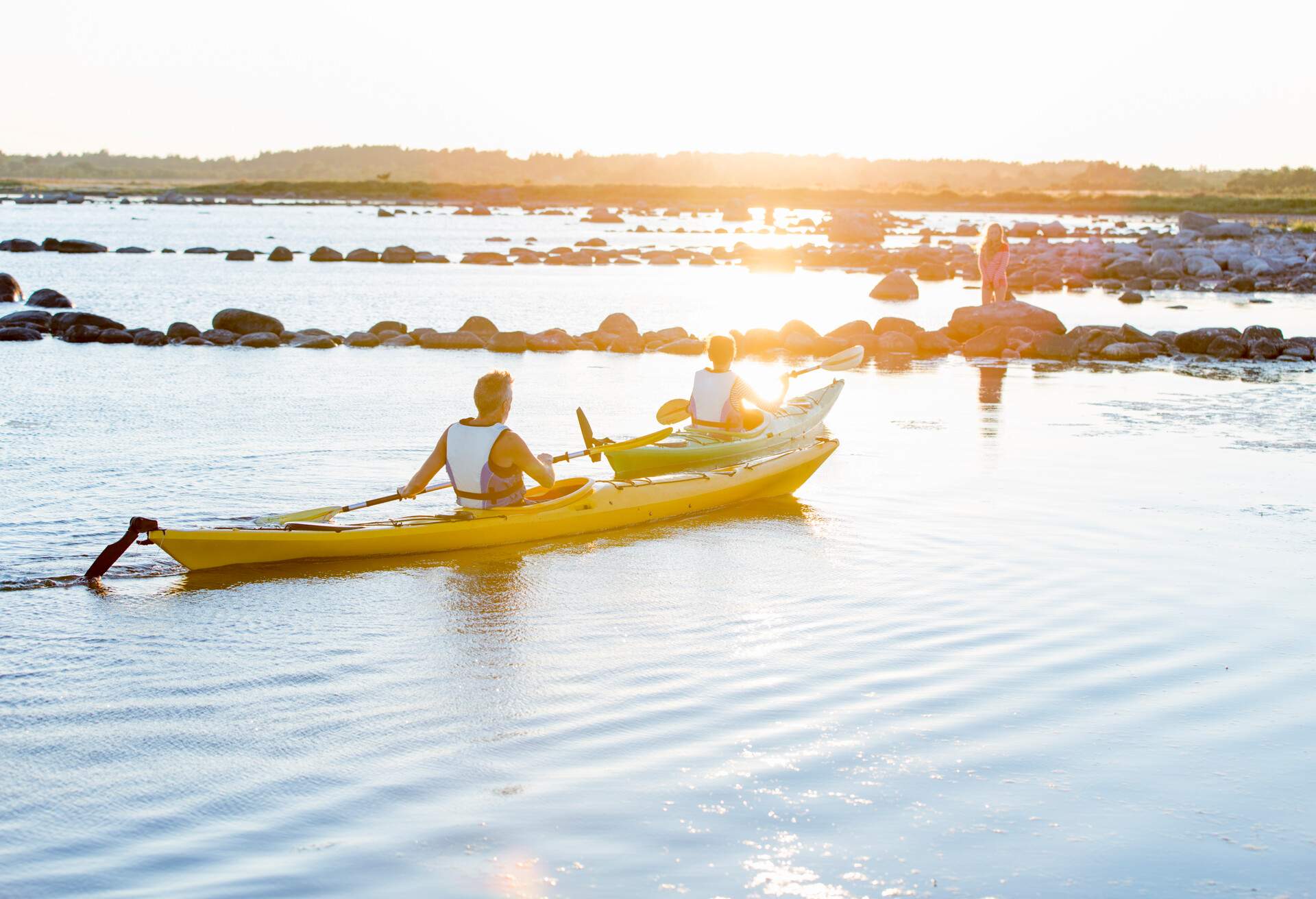 THEME_PEOPLE_KAYAKING_BEACH_GettyImages-555170353.jpg