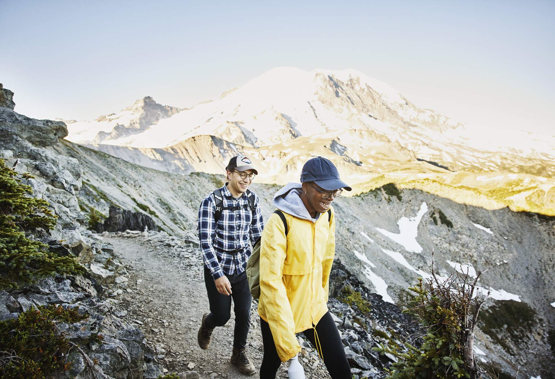dest_alps_mt-rainier_theme_hiking_people_friends_couple_gettyimages-1287678994_universal_within-usage-period_85181