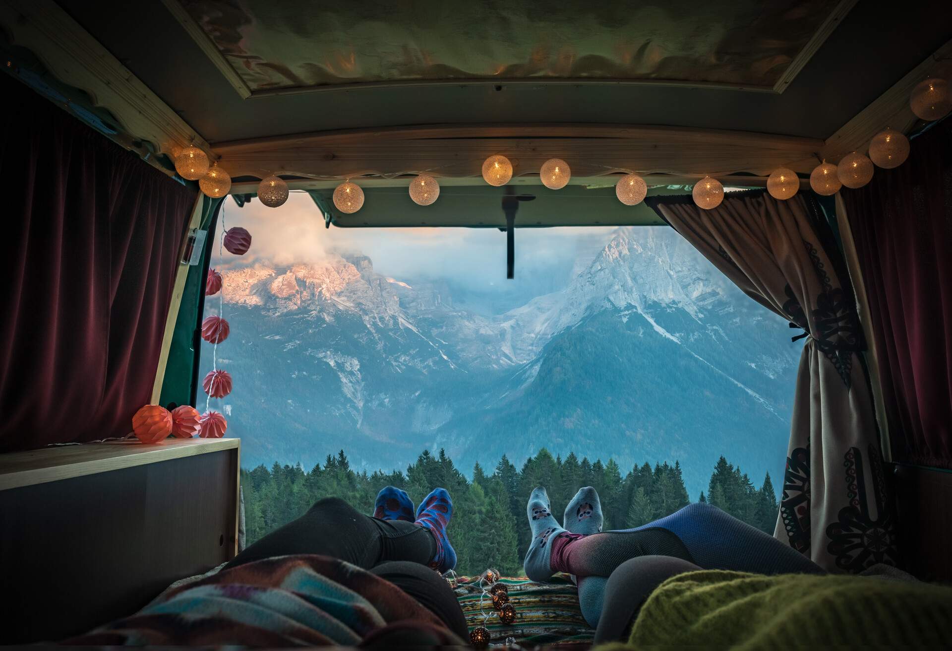 theme_people_car_outdoors_camper_camping_mountains_scenic-view-shutterstock-portfolio_1262301994_universal_within-usage-period_80066.jpg