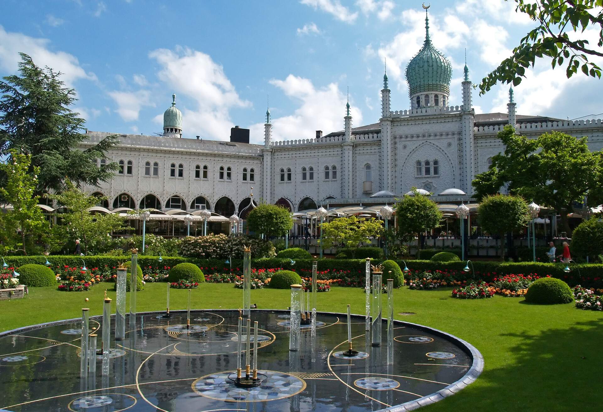 DEST_DENMARK_COPENHAGEN_TIVOLI-GARDENS_shutterstock-portfolio_3372714-1.jpg