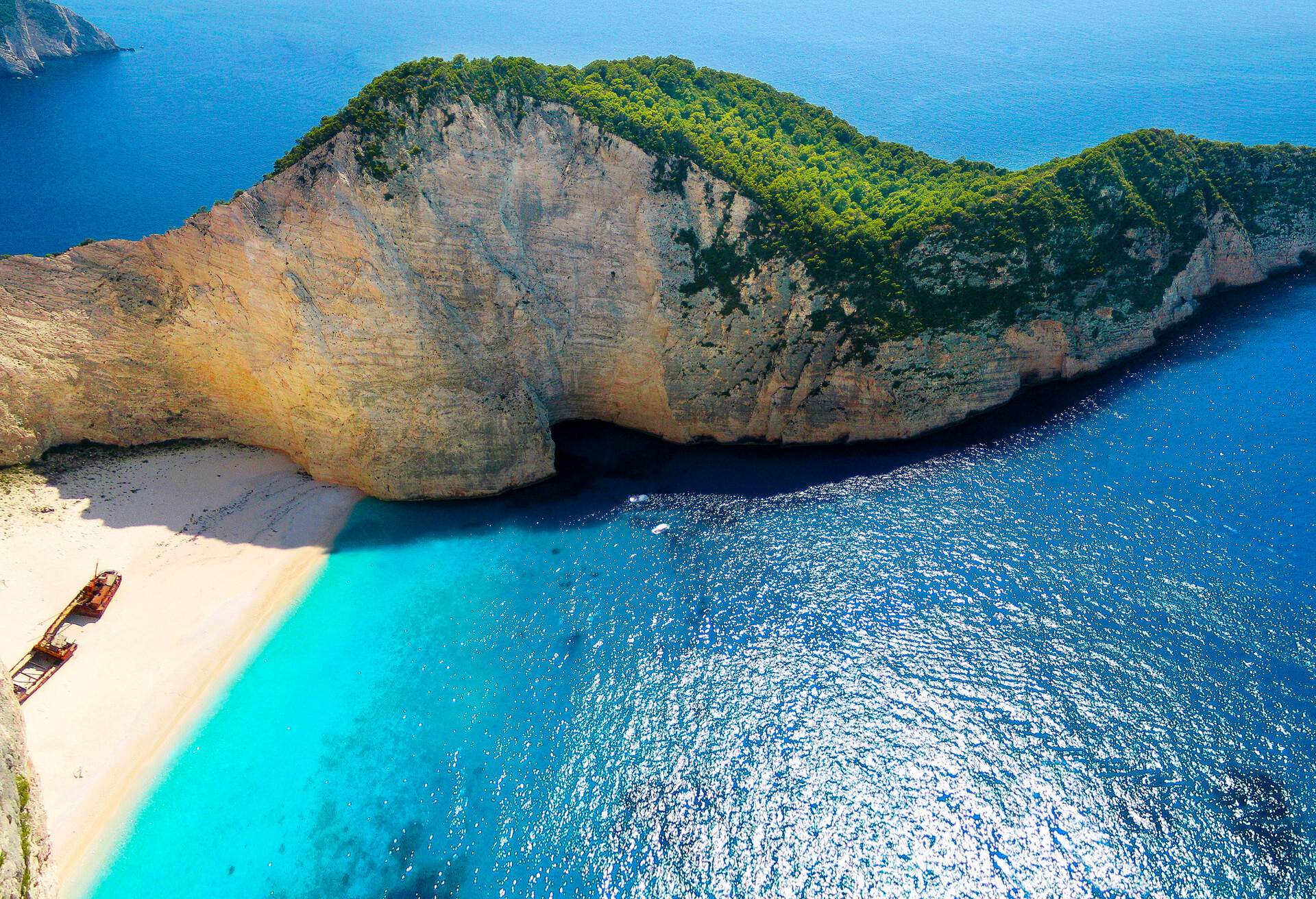 DEST_GREECE_ZAKYNTHOS_SHIPWRECK