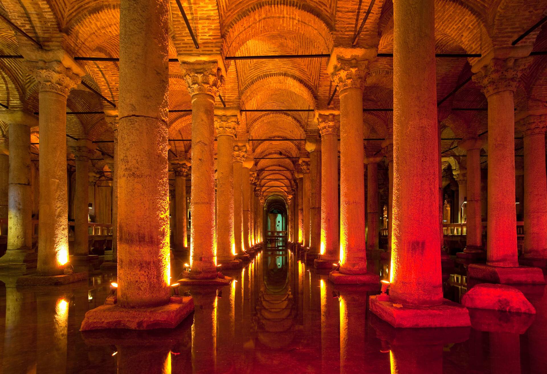 DEST_TURKEY_ISTANBUL_BASILICA_CISTERN_GettyImages-150639251