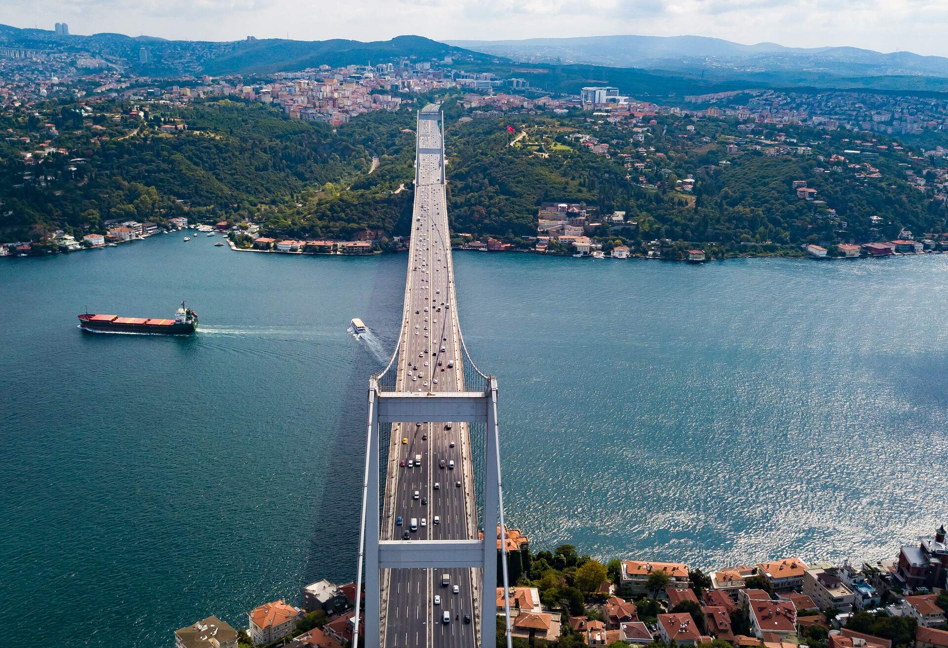 DEST_TURKEY_ISTANBUL_BOSPHORUS-BRIDGE-shutterstock-premier_1379170286