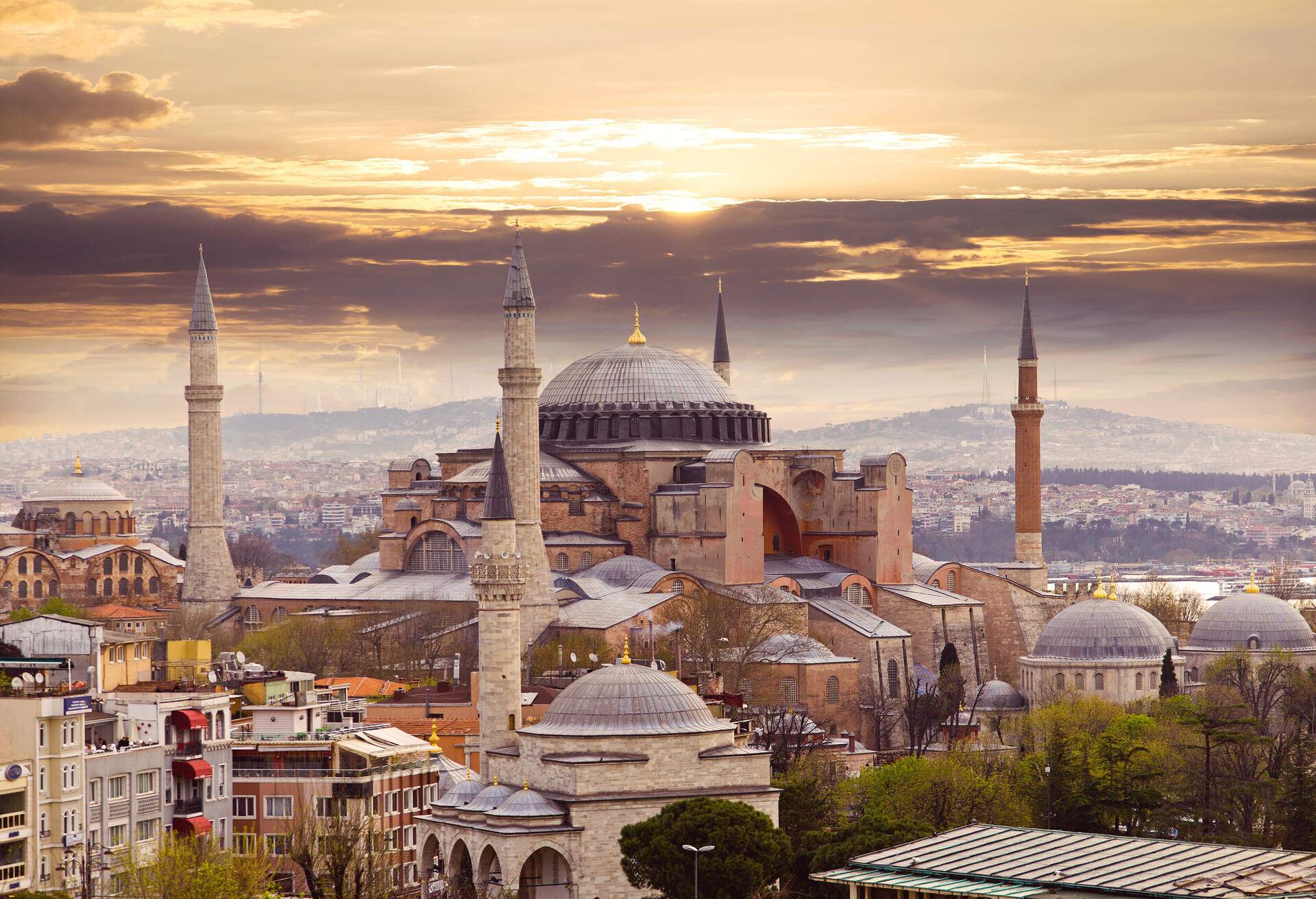 DEST_TURKEY_ISTANBUL_HAGIA SOPHIA_shutterstock-premier_277651025