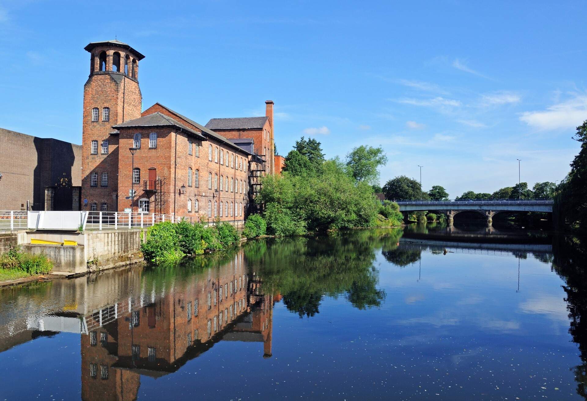 DEST_UK_ENGLAND_DERBY_THE-SILK-MILL_shutterstock-premier_226015471