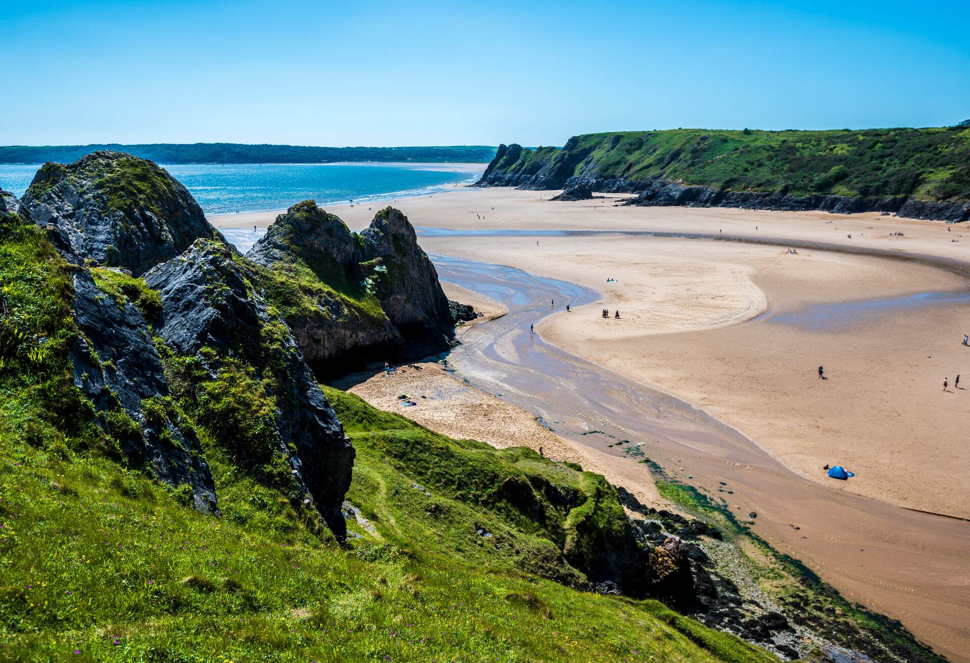 DEST_UK_WALES_SWANSEA_Cliff-Beach-Bay_GettyImages-1331931243